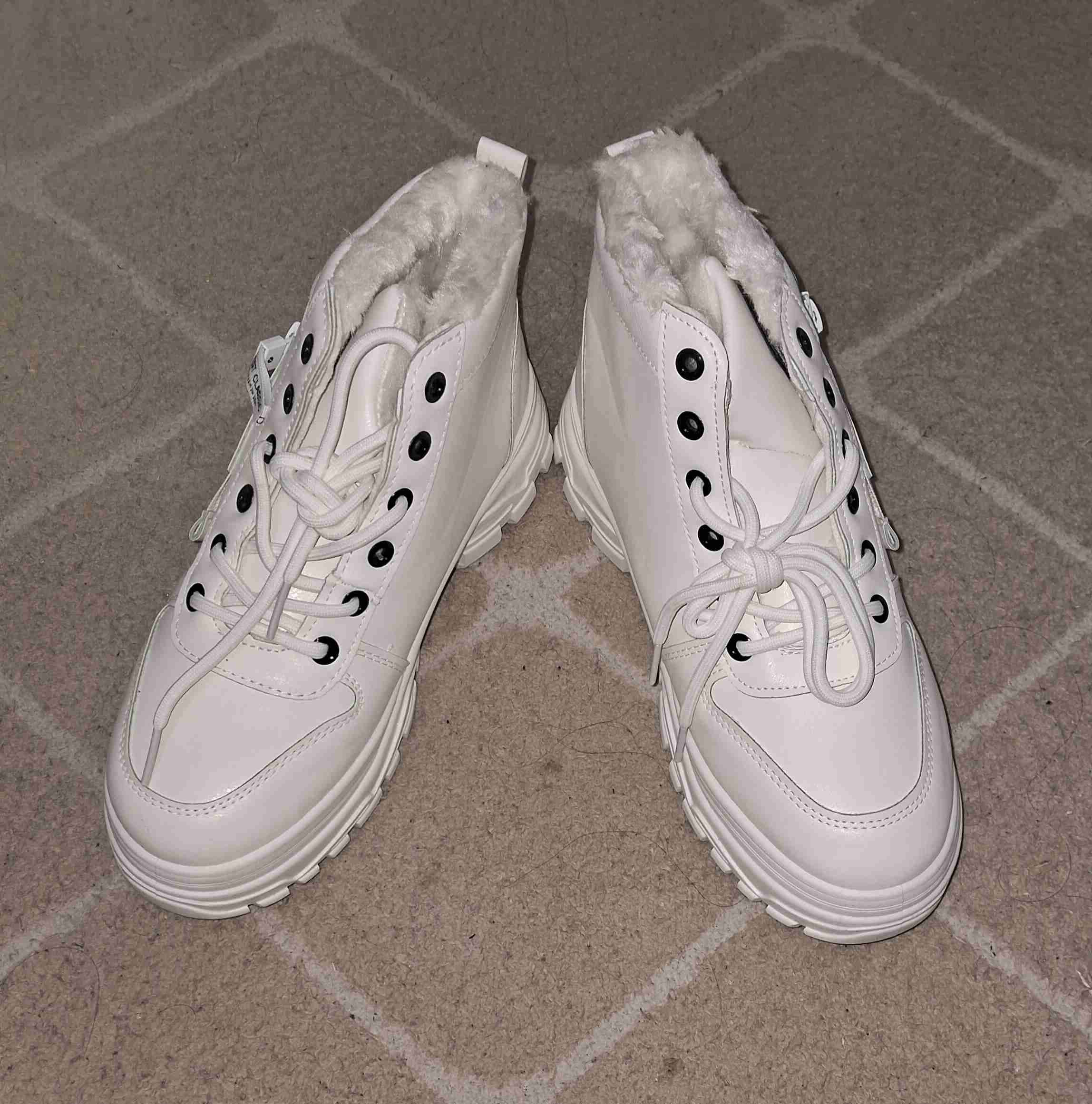 Botas blancas con forro peludo - 3