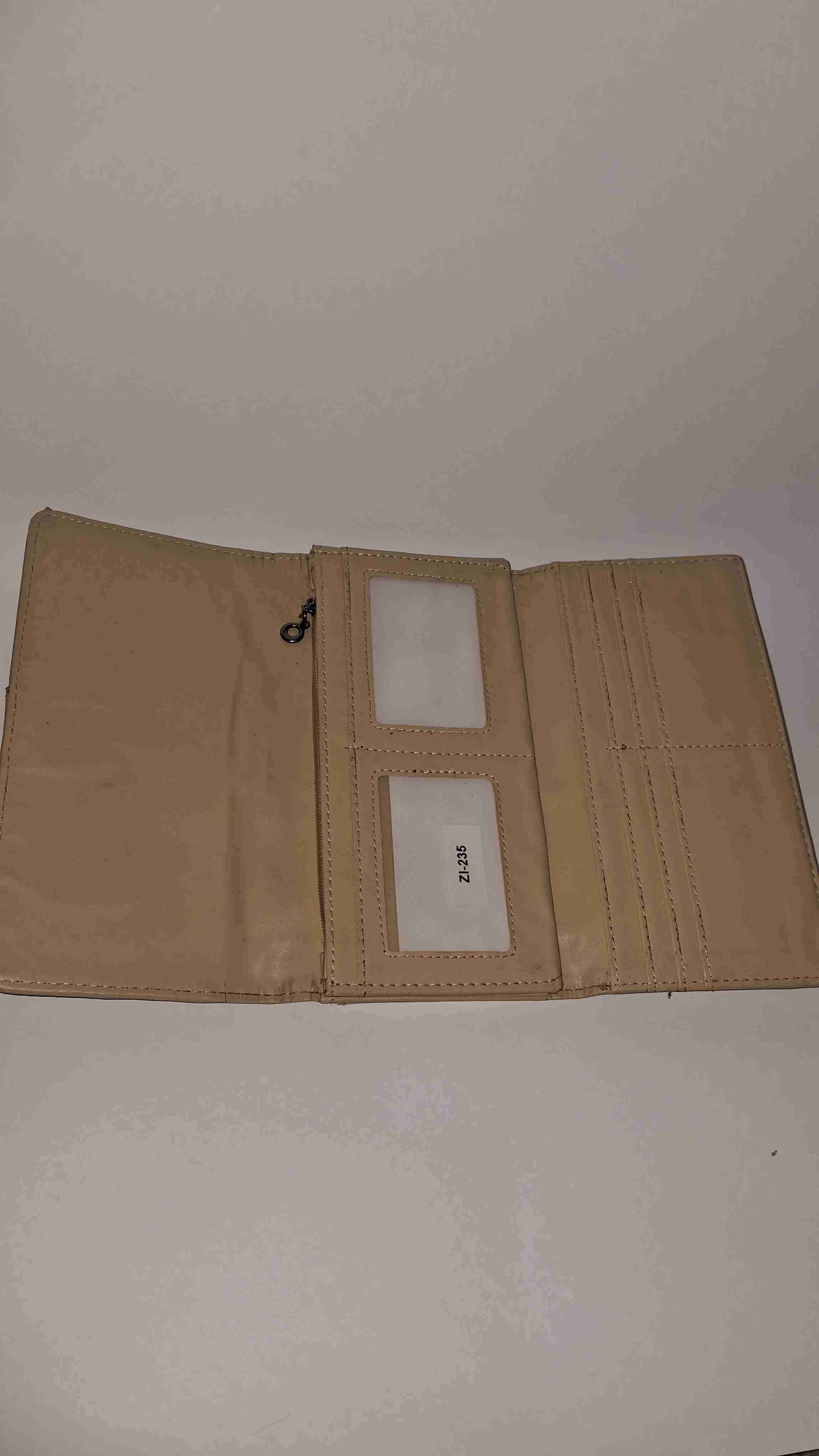 Billetera beige con diseño metálico - miniatura 4