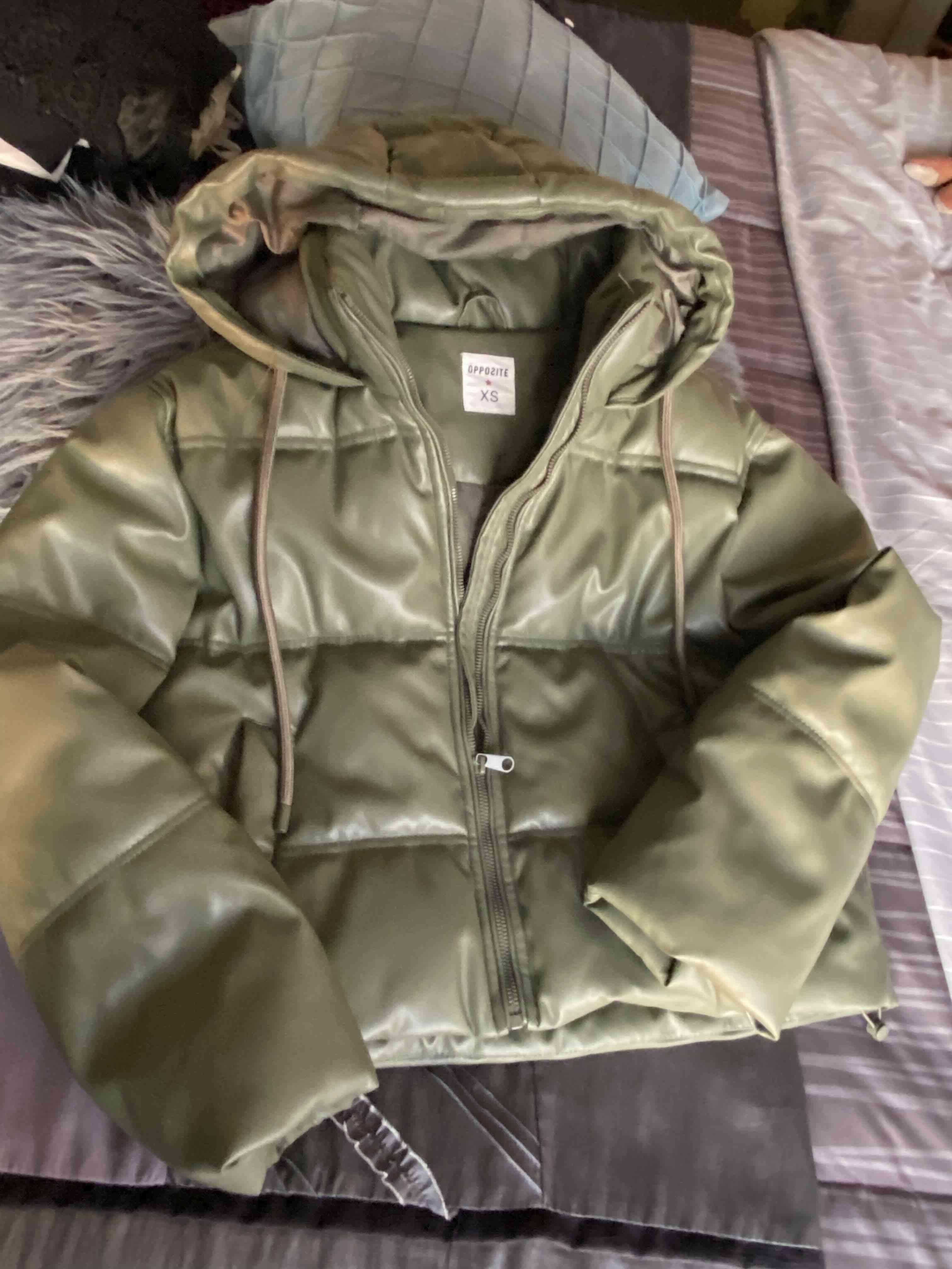 Chaqueta Puffa  verde oliva con capucha