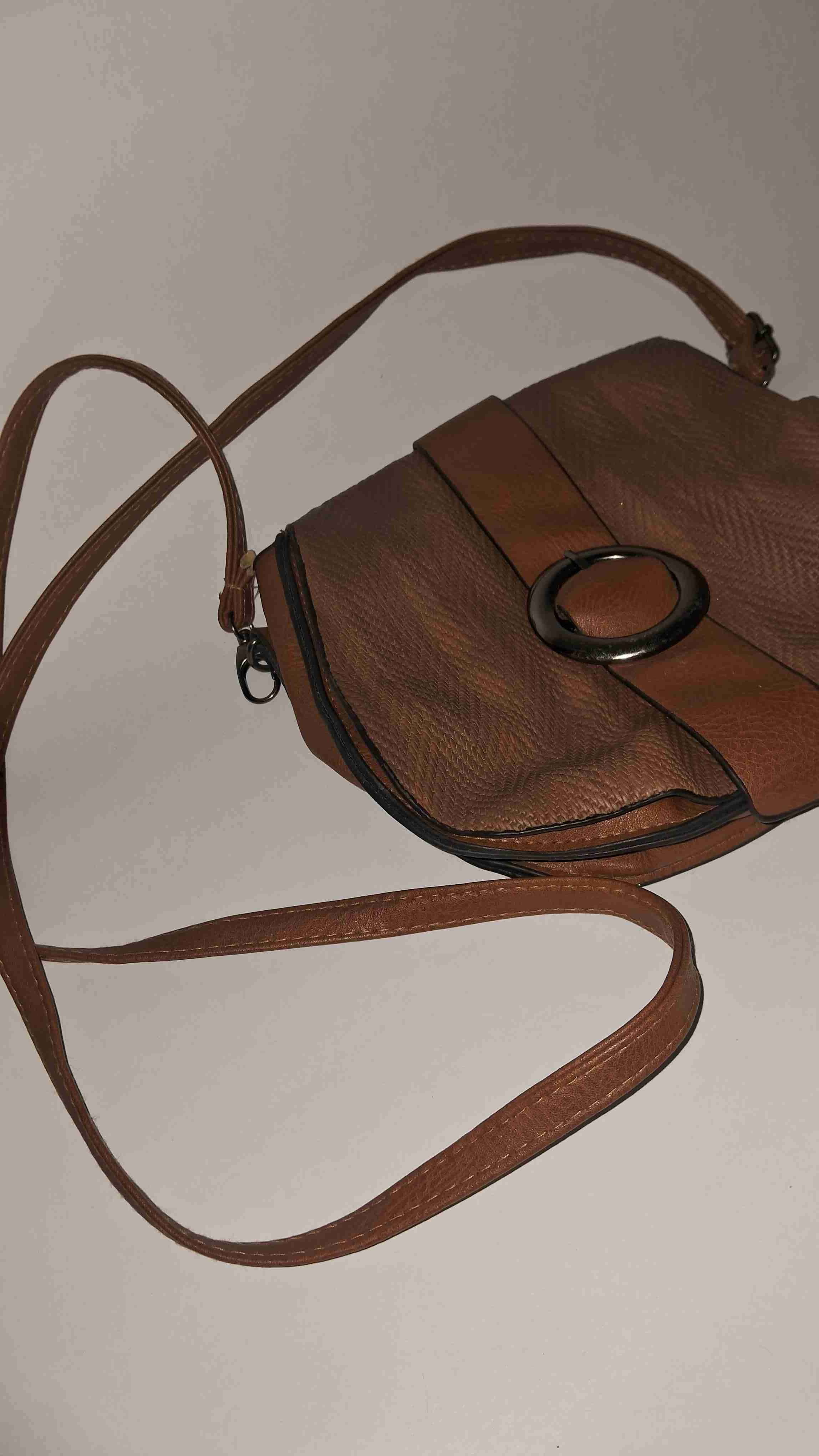 Cartera de cuero marrón con hebilla - 1