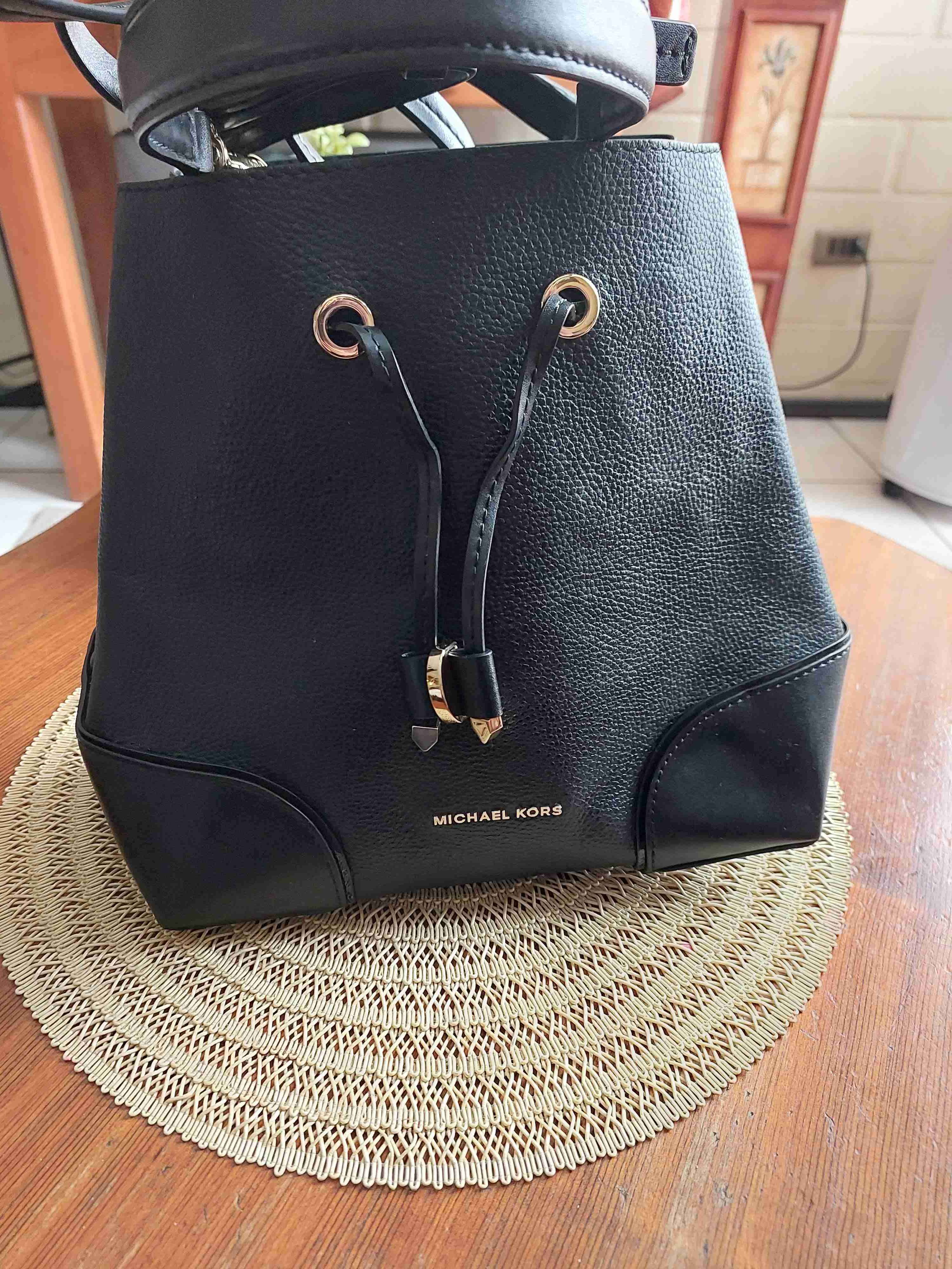 Mochila negra Michael Kors - 2