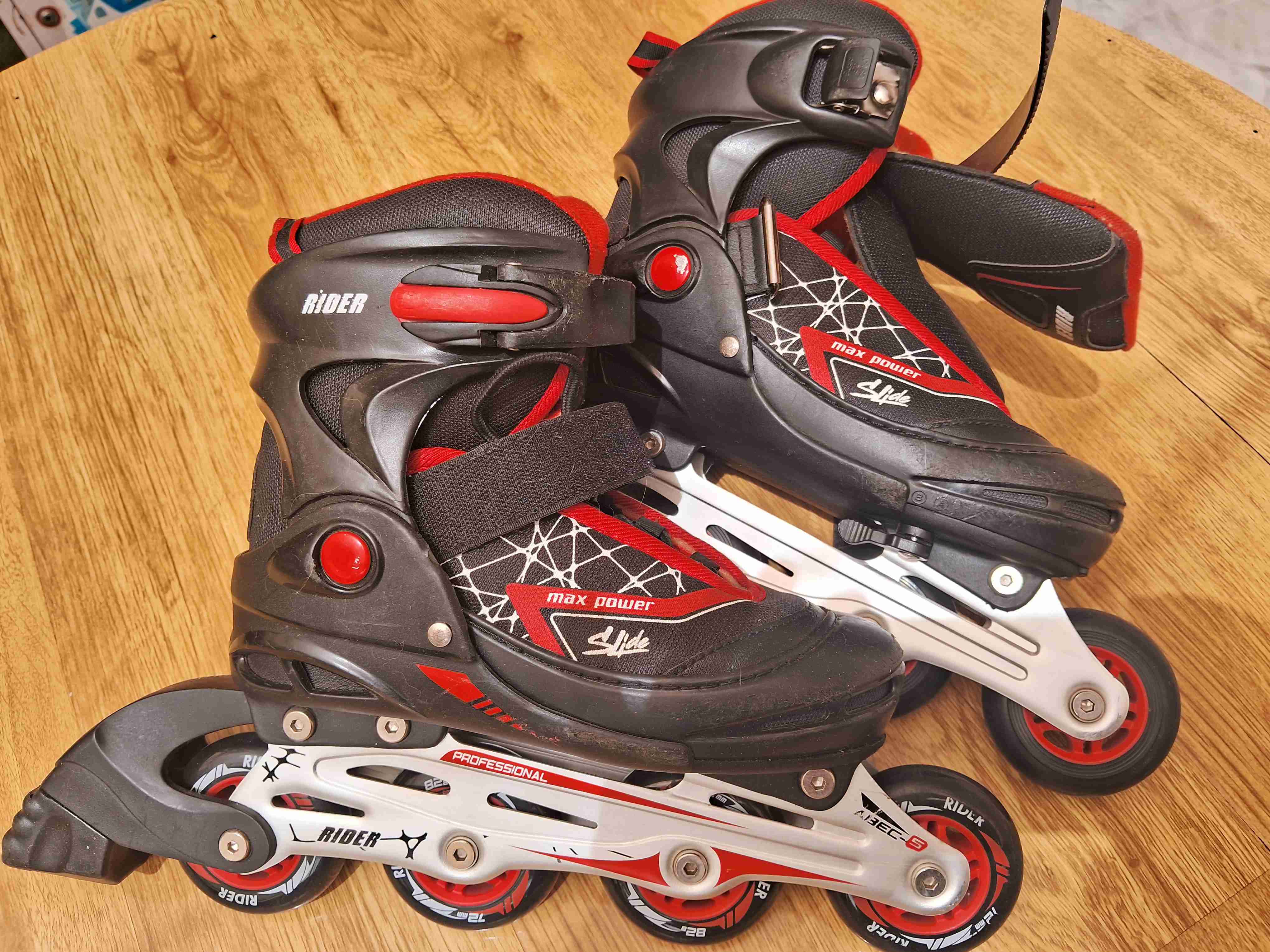 Patines en línea negros y rojos - miniatura 4