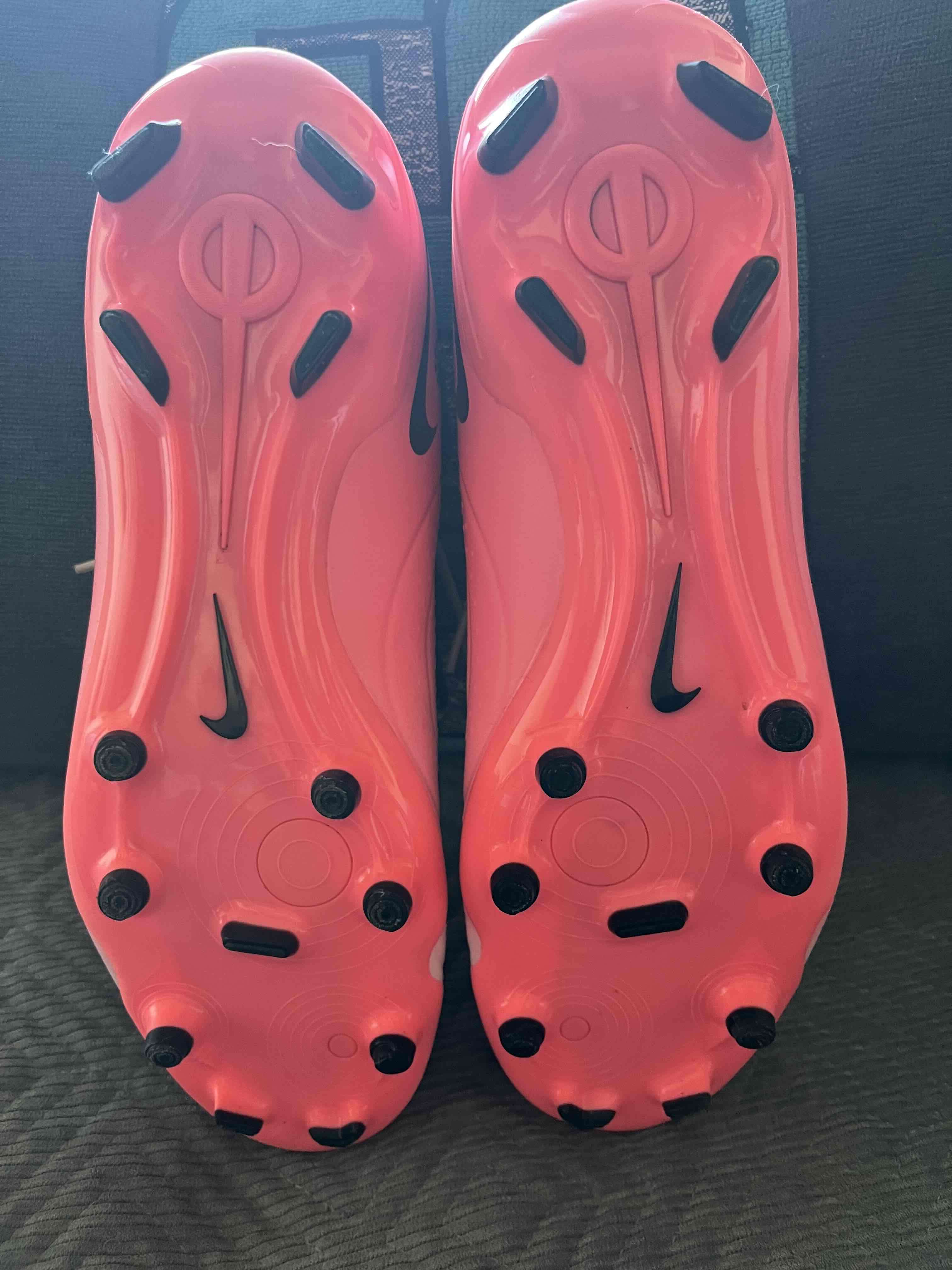 Zapato de fútbol Nike rosa - 3