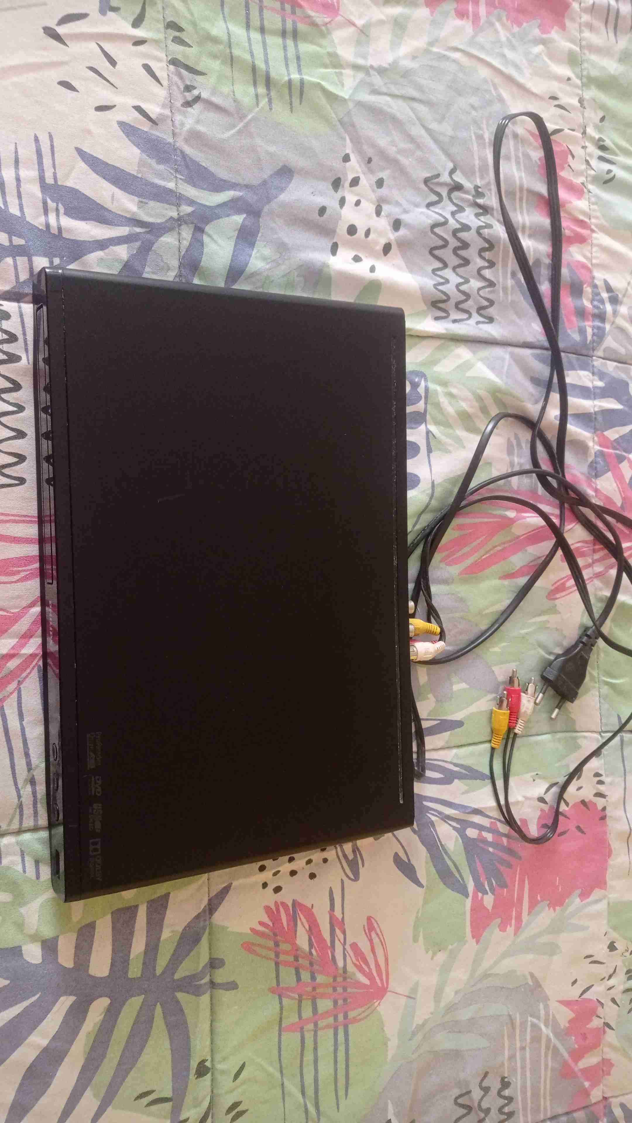 Reproductor de DVD negro - miniatura 1