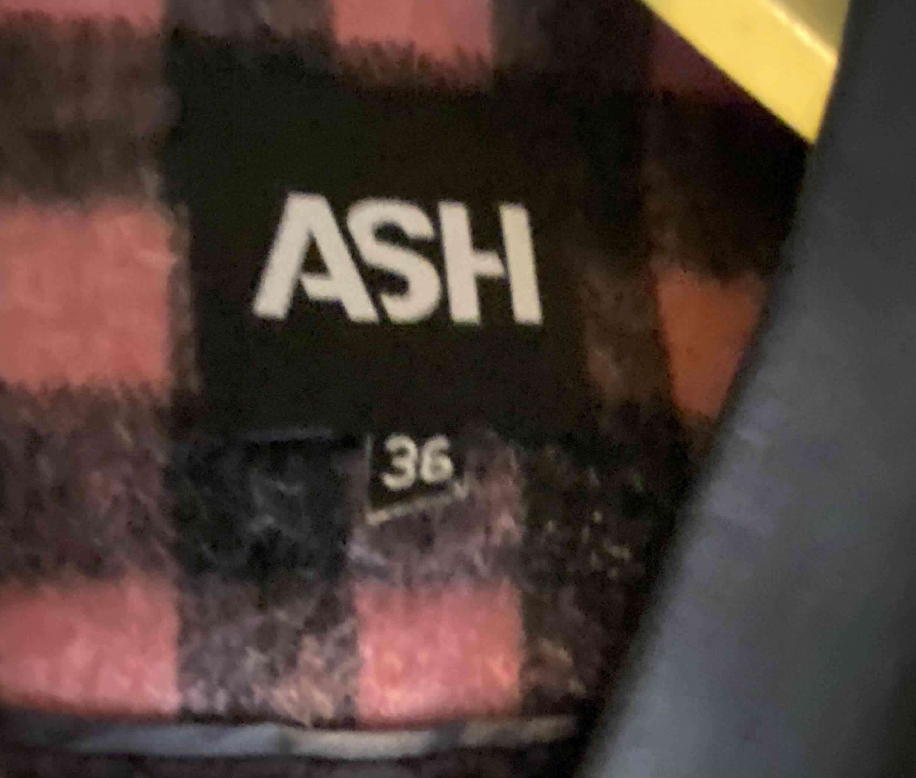 Abrigo cuadros negro y rosa - miniatura 2