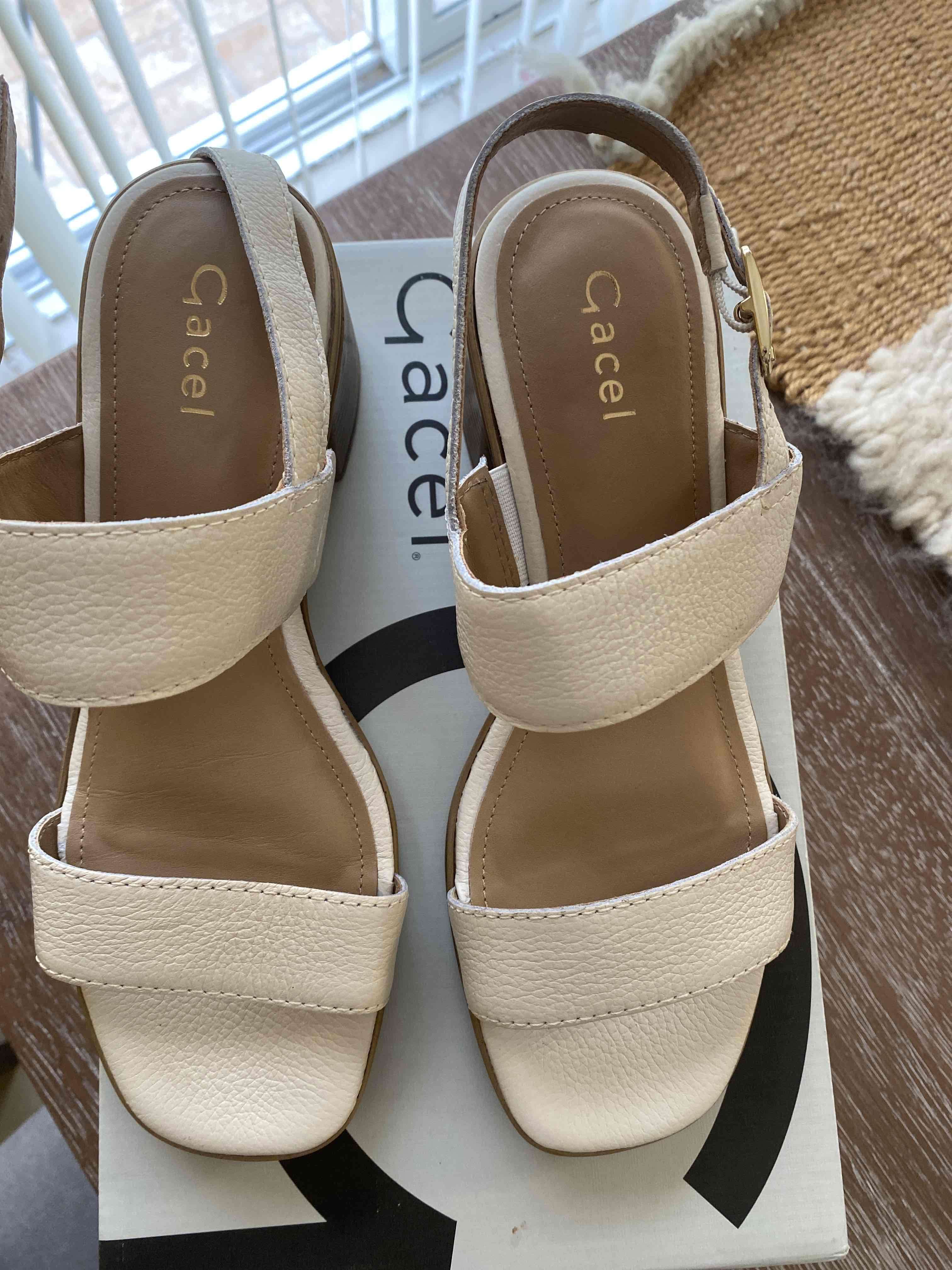 Sandalias beige con taco Siempre Gacel - miniatura 2