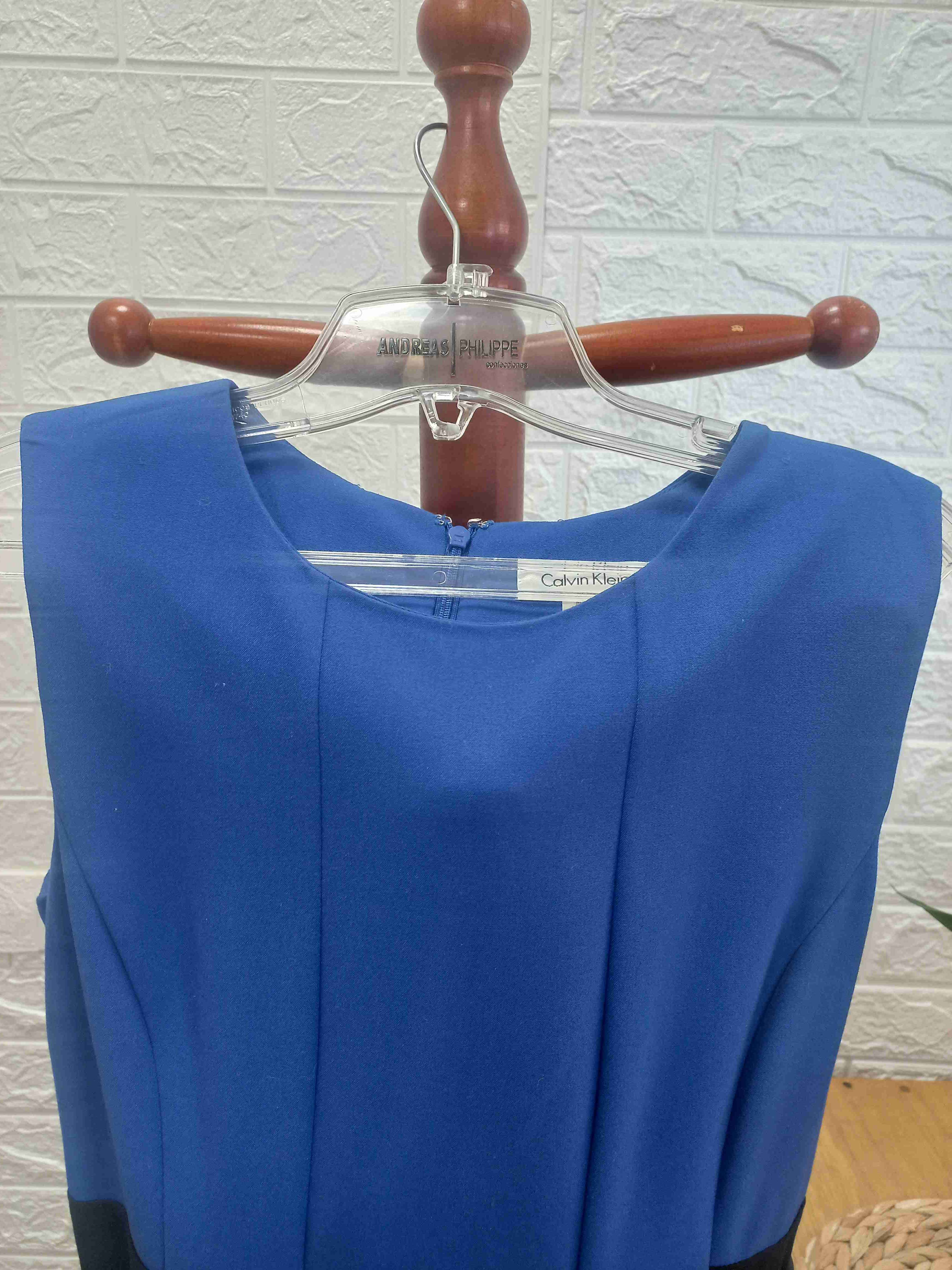 Vestido azul con cinturón - miniatura 2