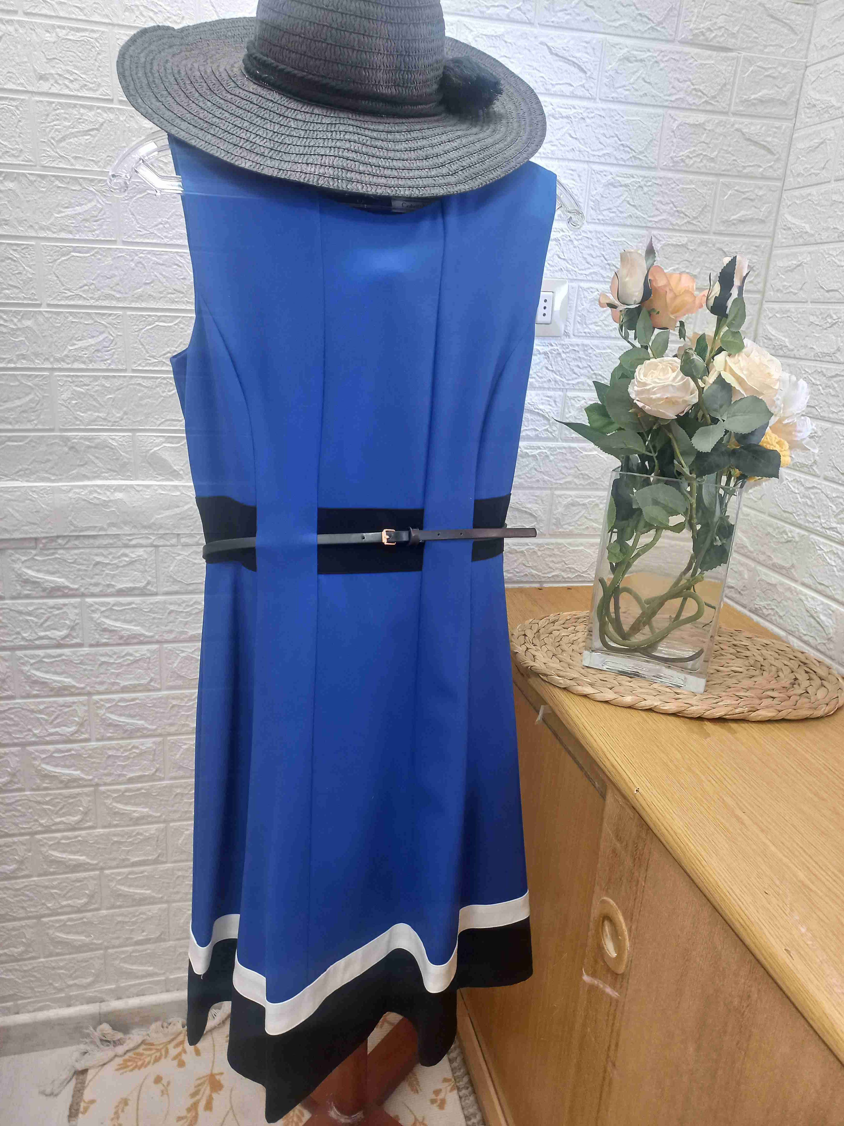 Vestido azul con cinturón - miniatura 3