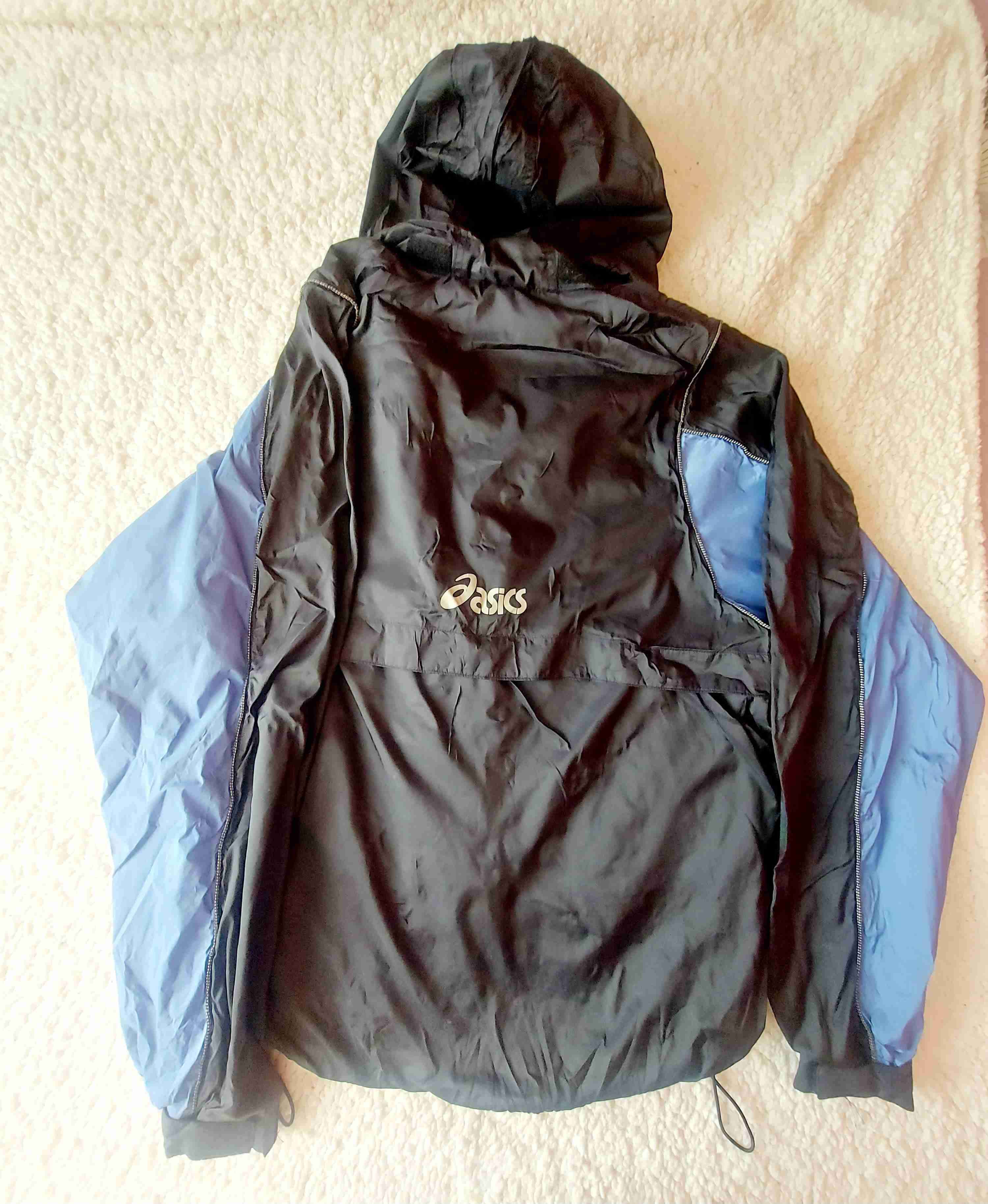 Chaqueta Asics impermeable negra y azul, Talla XL - miniatura 2