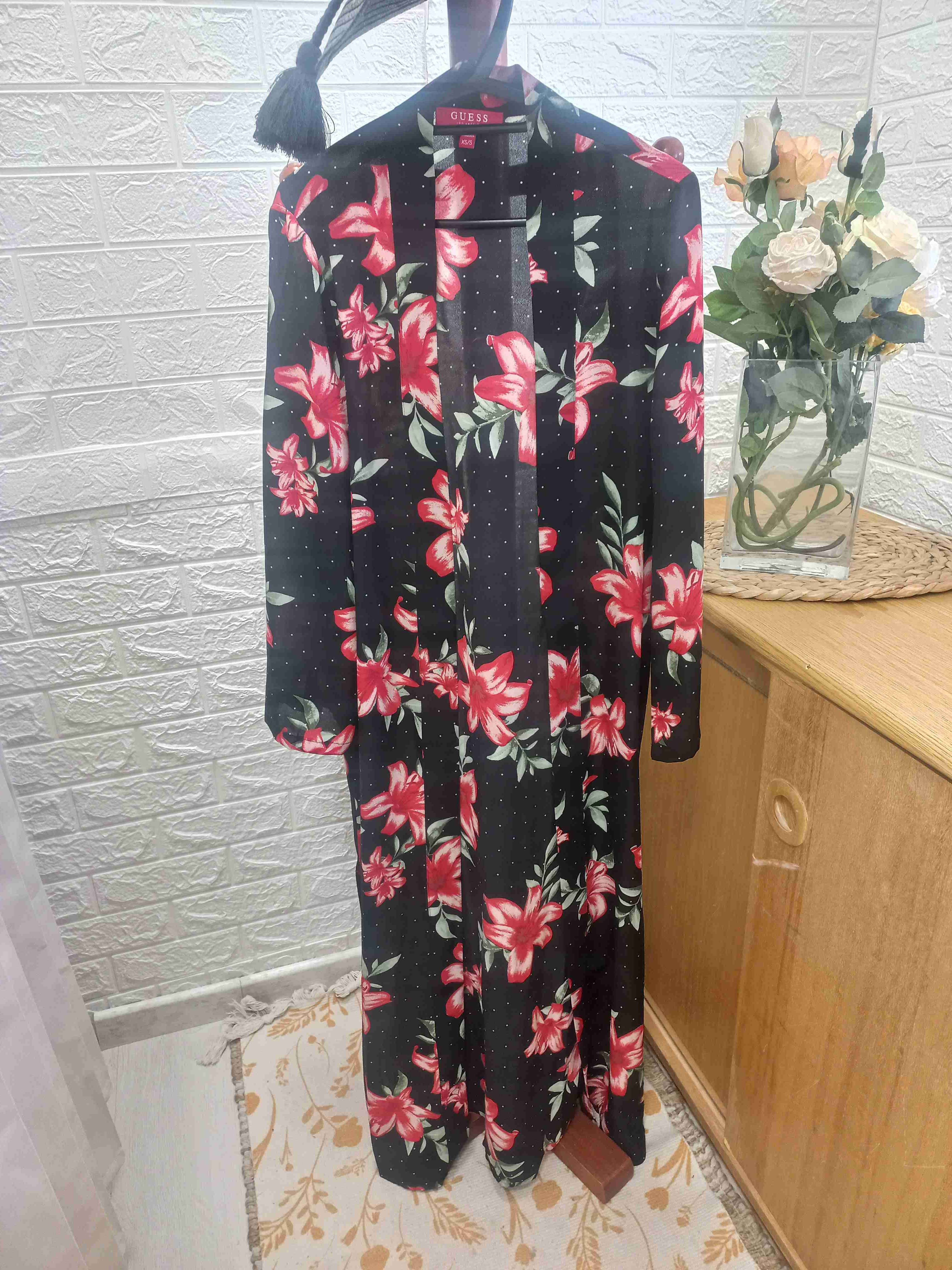 Vestido negro floral Guess - 1