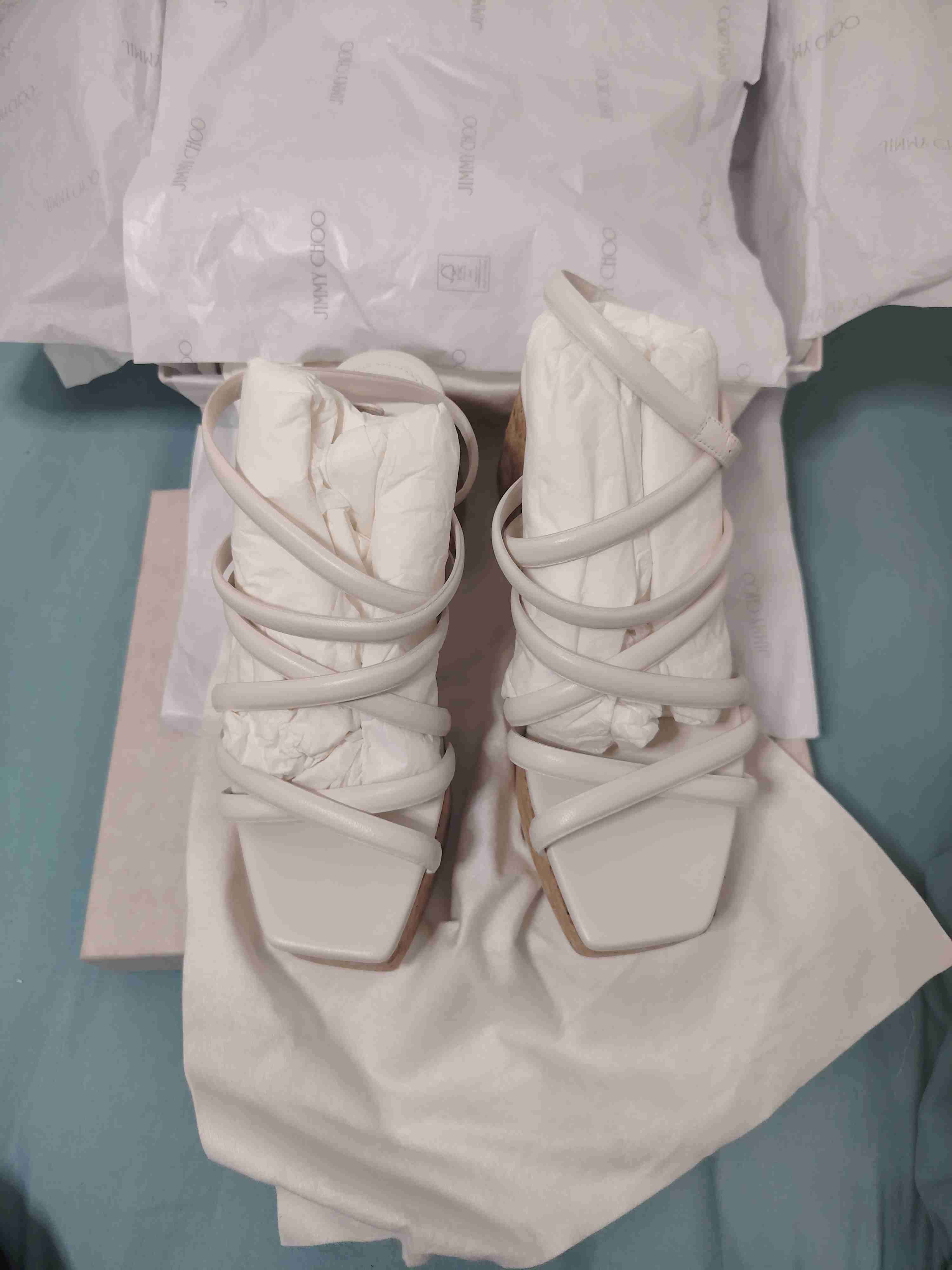 Sandalias blancas de tacón alto jimmy shoo - miniatura 1