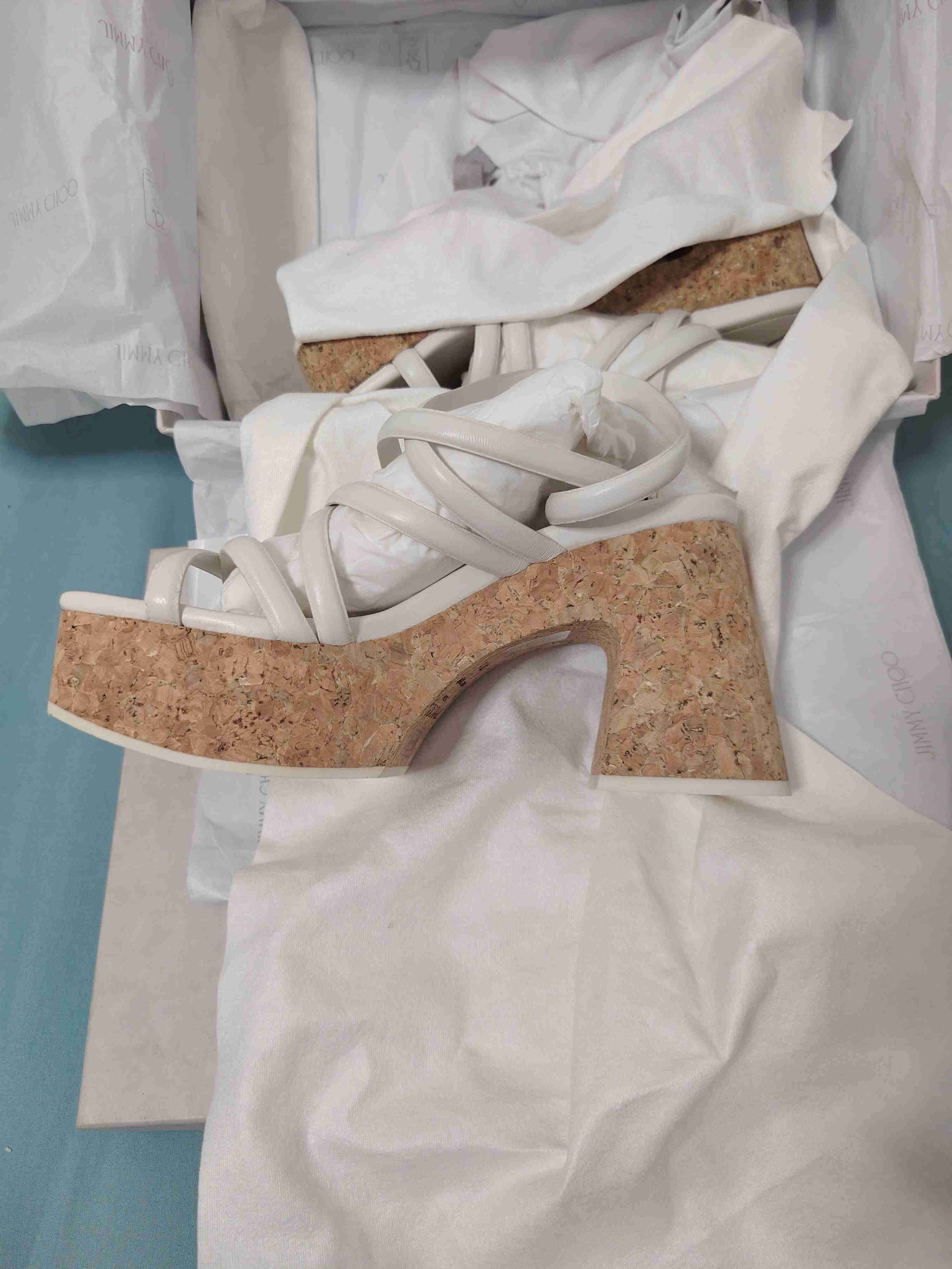 Sandalias blancas de tacón alto jimmy shoo - miniatura 3