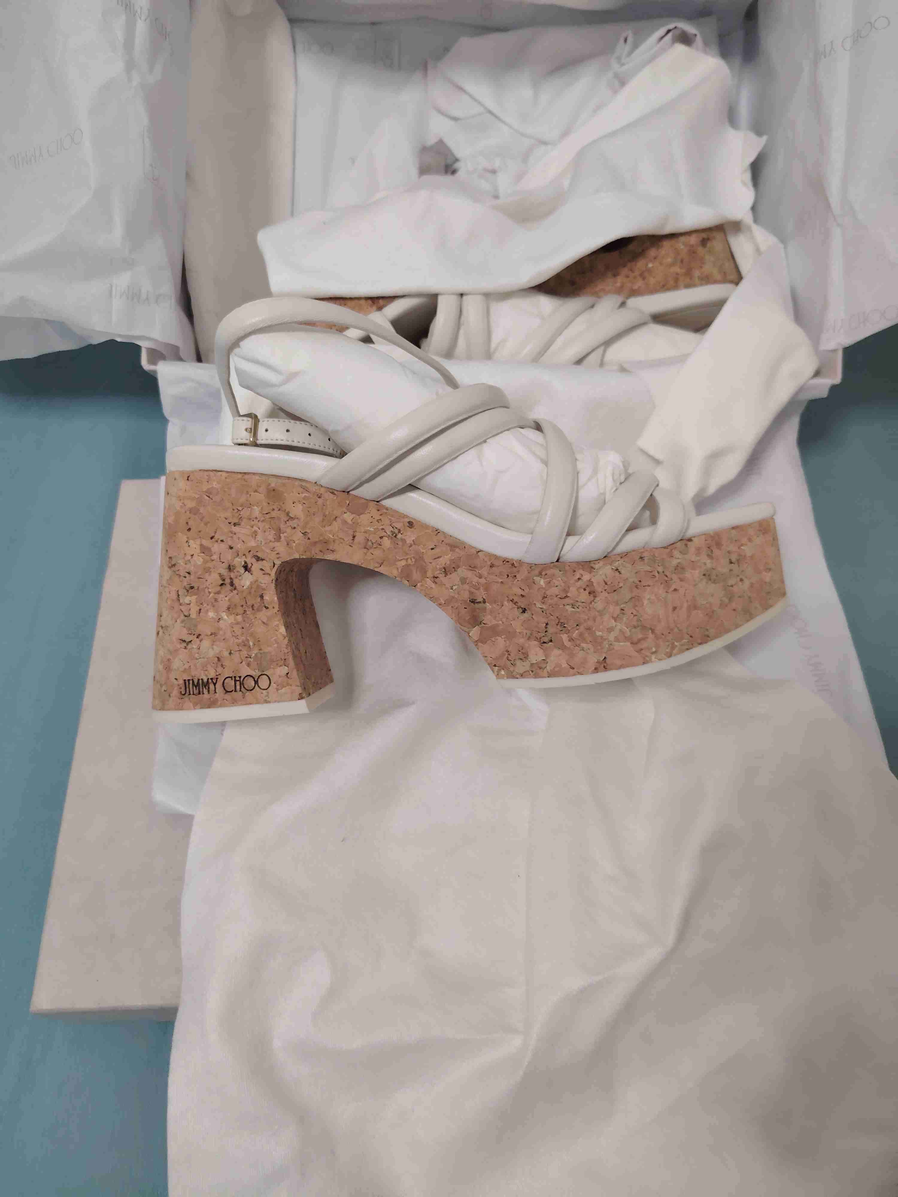 Sandalias blancas de tacón alto jimmy shoo - miniatura 4