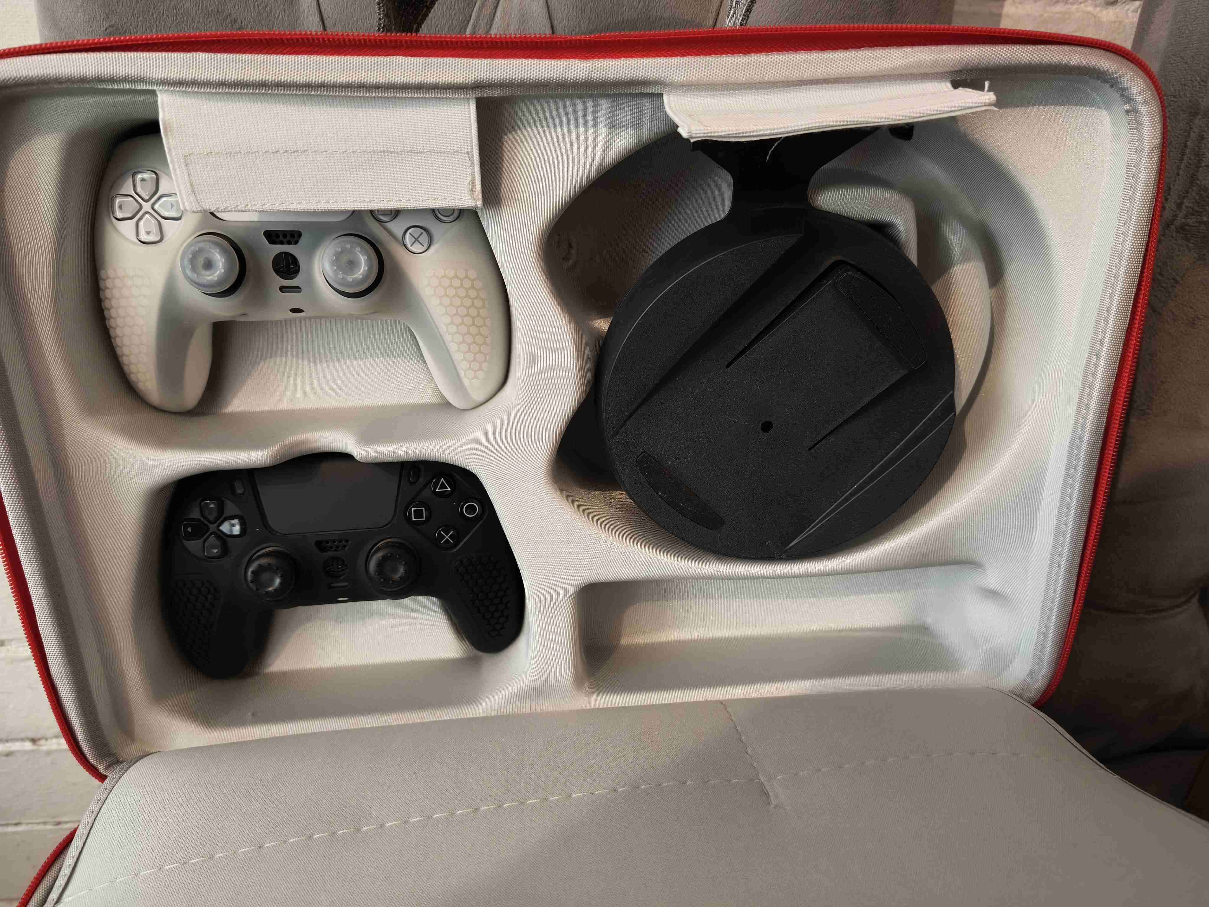 Consola PS5 con dos controles - miniatura 3