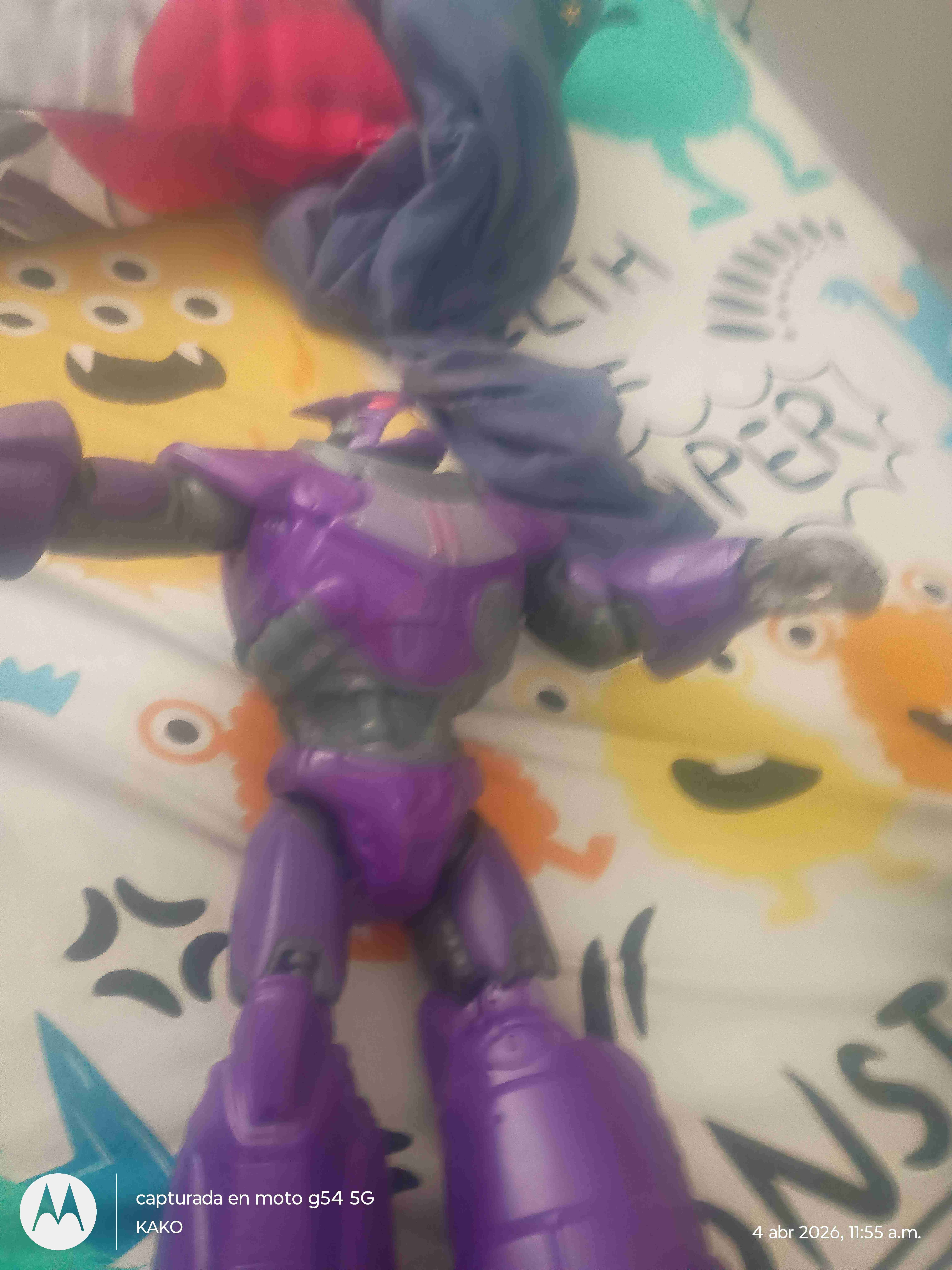 Figura de acción robot morado
