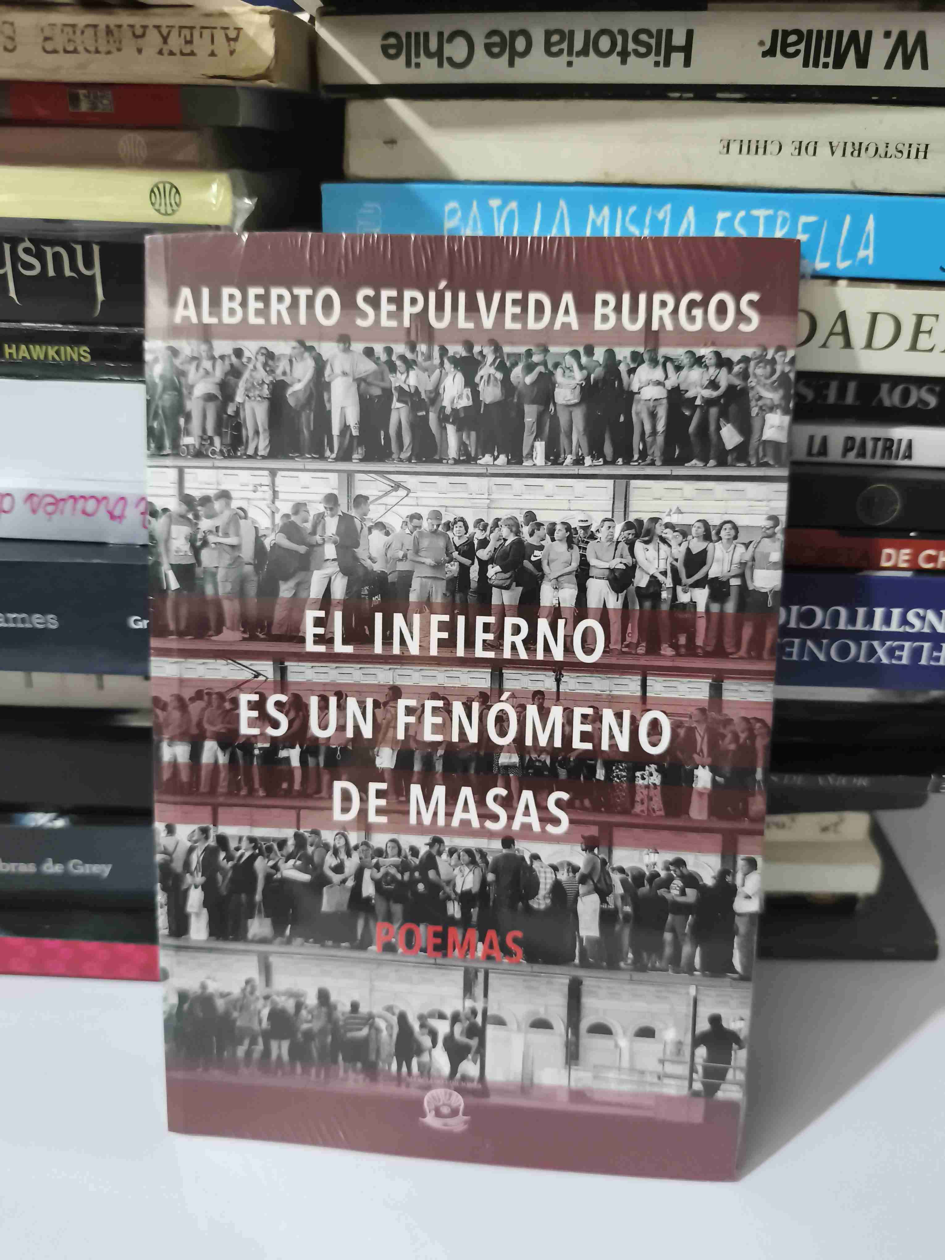 Libro de poemas 'El infierno es un fenómeno de masas' - miniatura 1