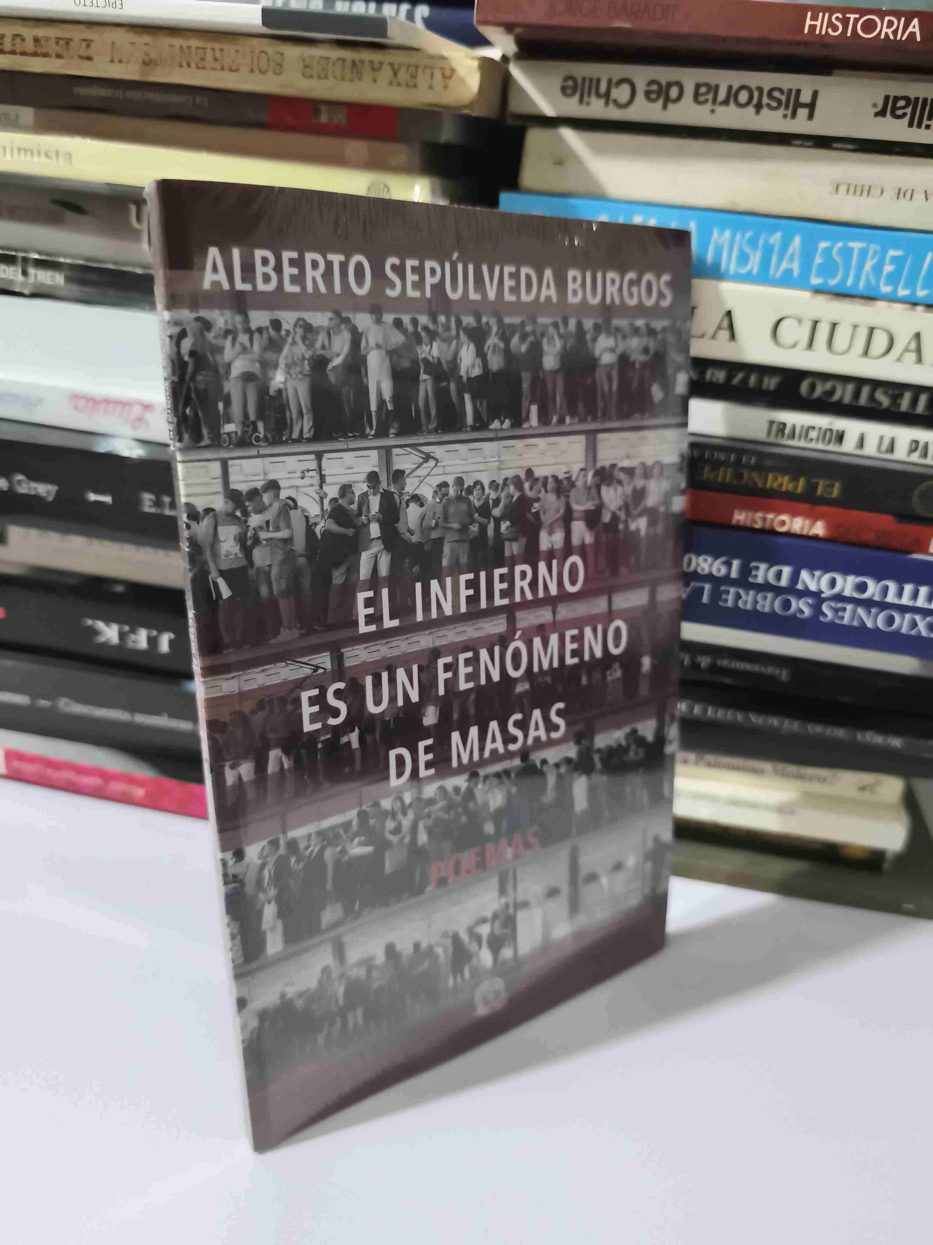 Libro de poemas 'El infierno es un fenómeno de masas' - miniatura 2