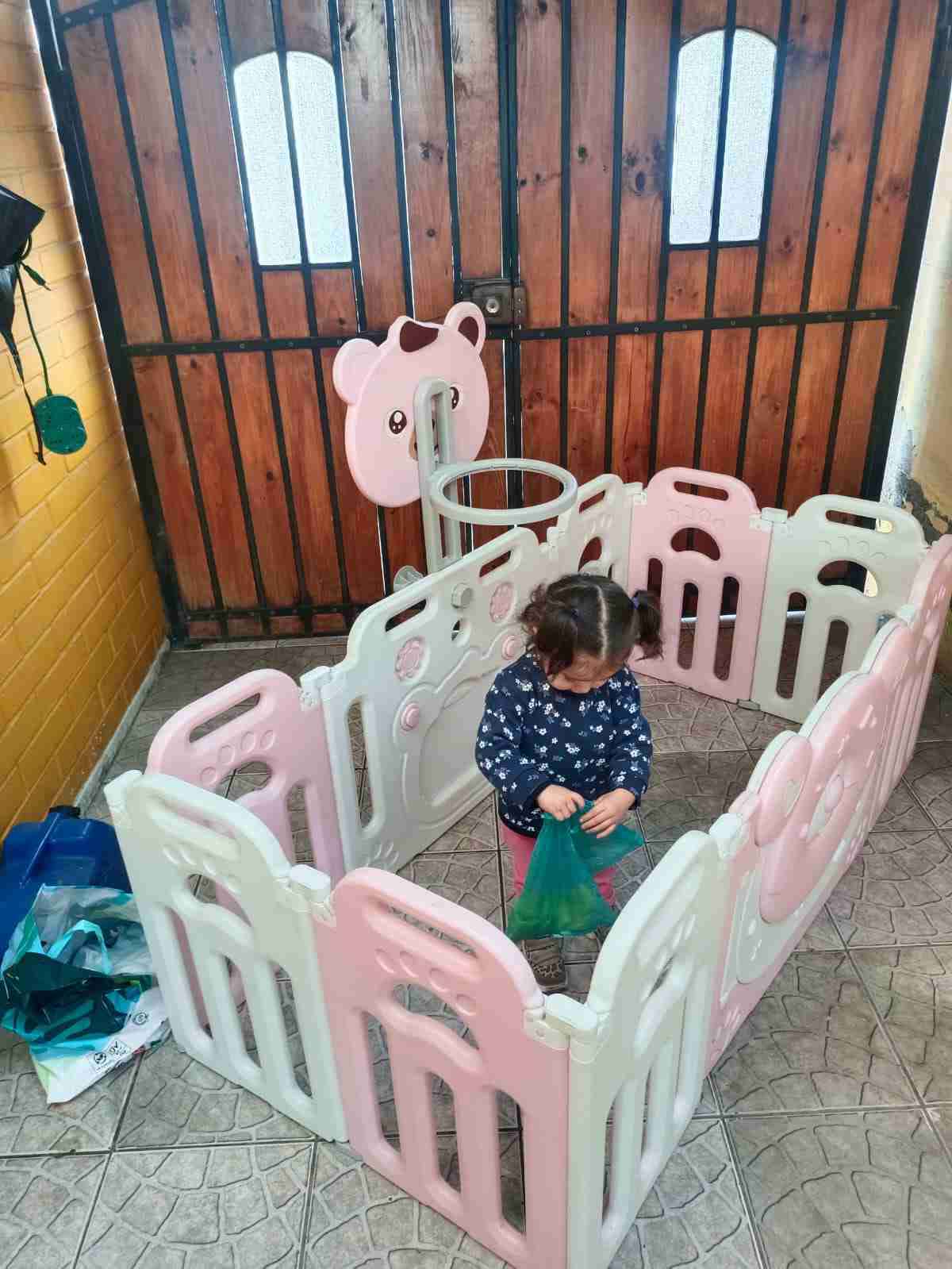 Corral modular infantil rosado y blanco - miniatura 1