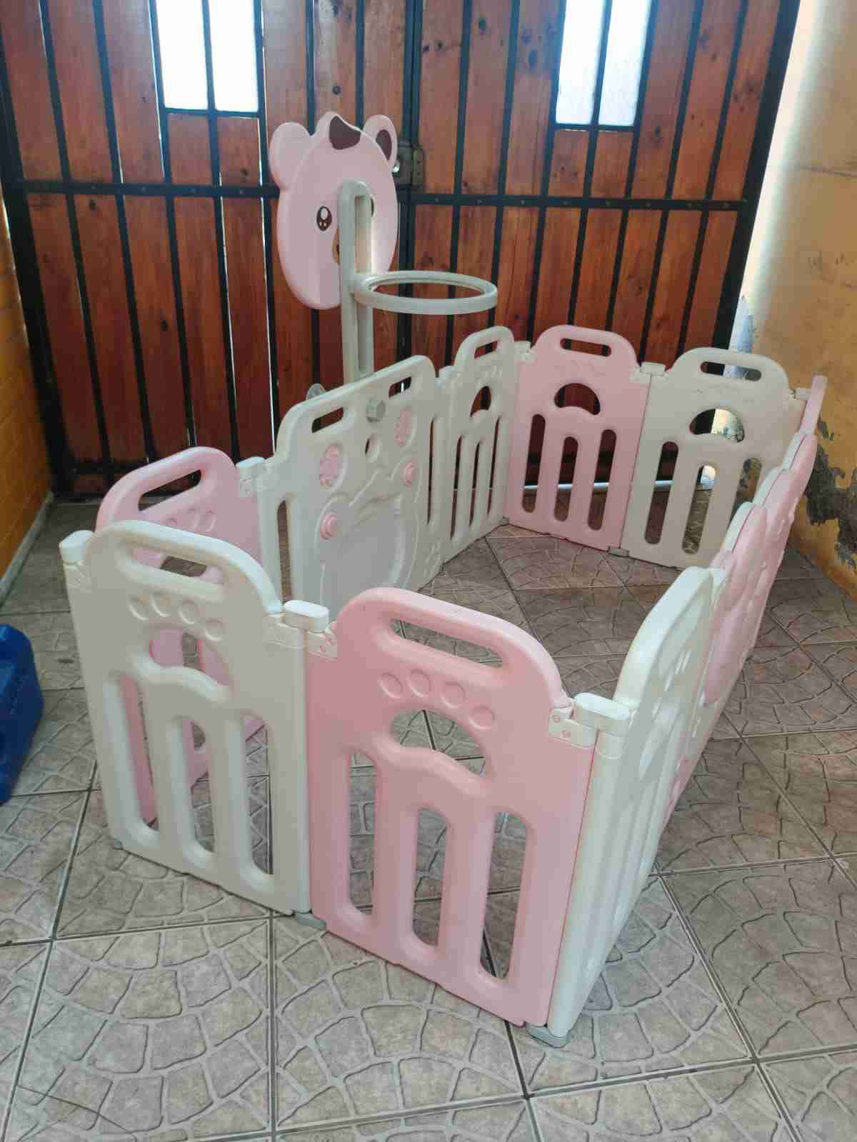 Corral modular infantil rosado y blanco - miniatura 2