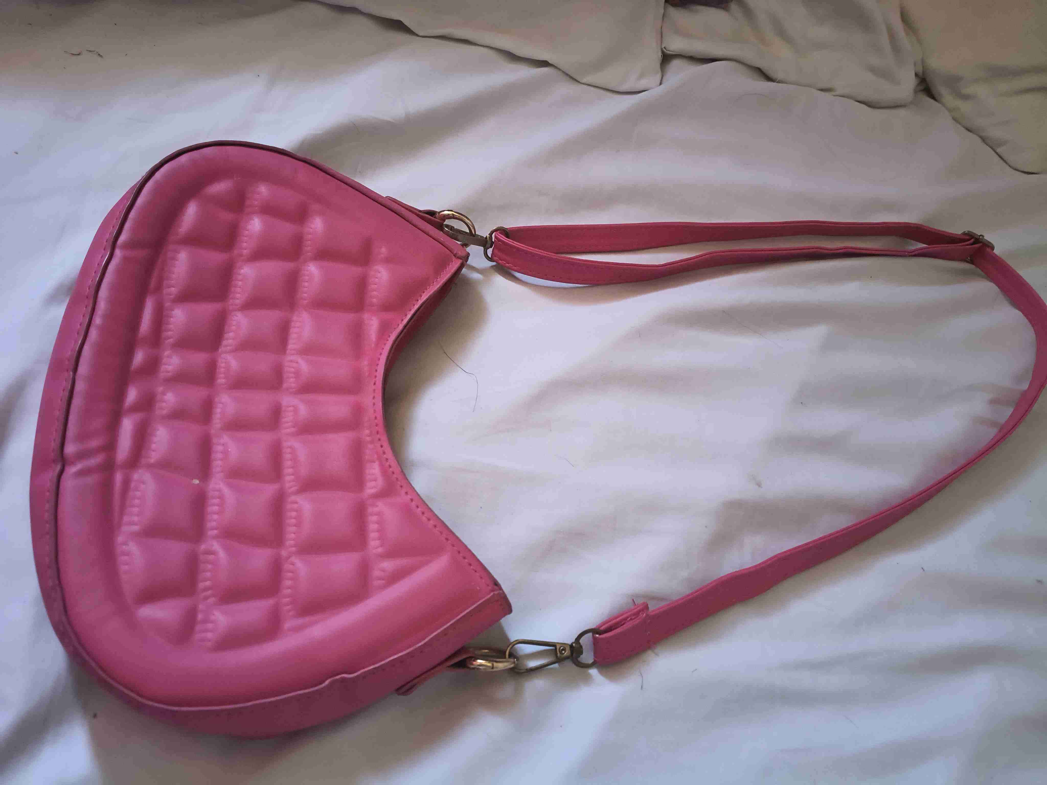 Cartera color rosa vibrante