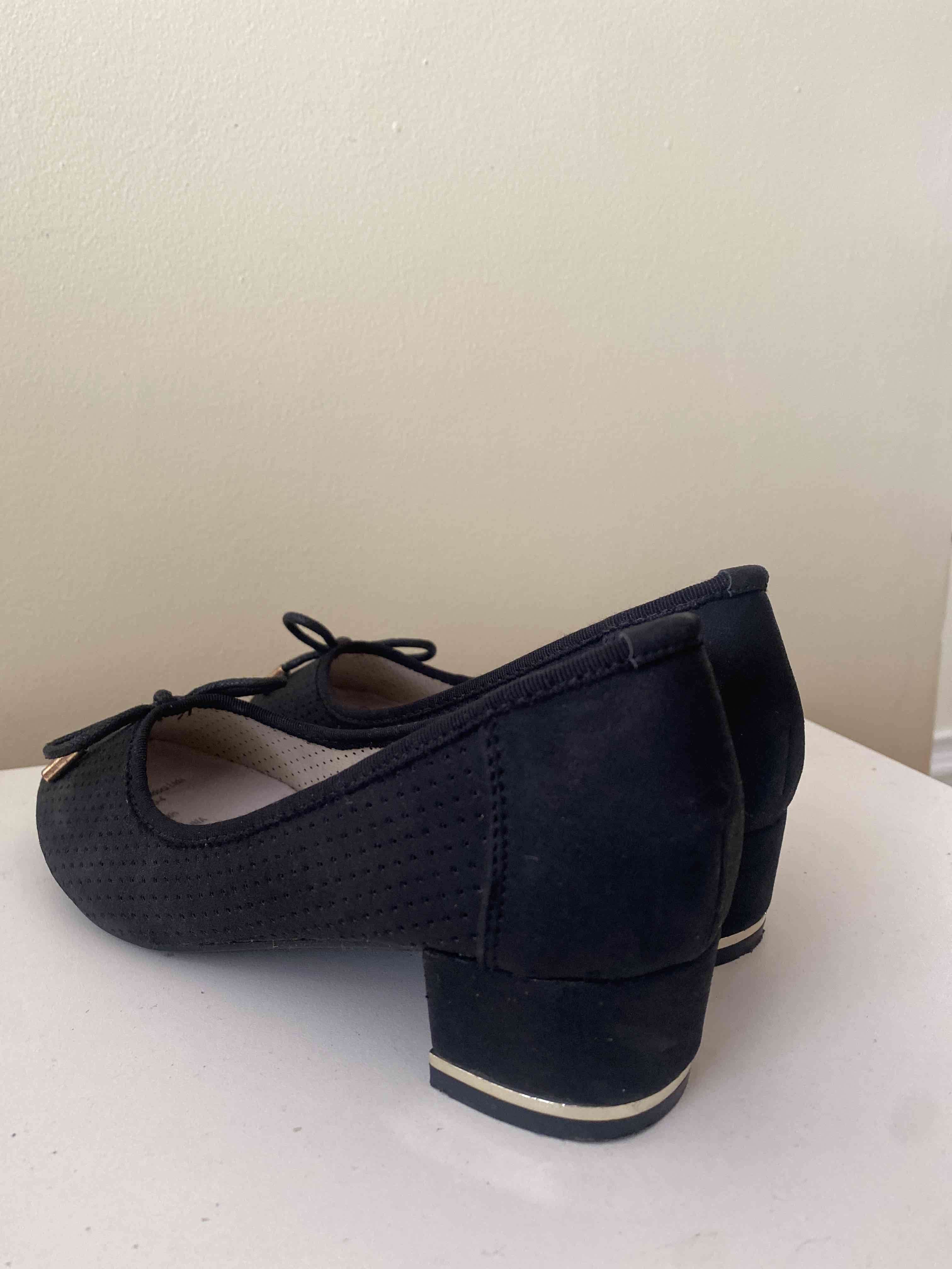 Zapatos  negros con lazo - miniatura 3