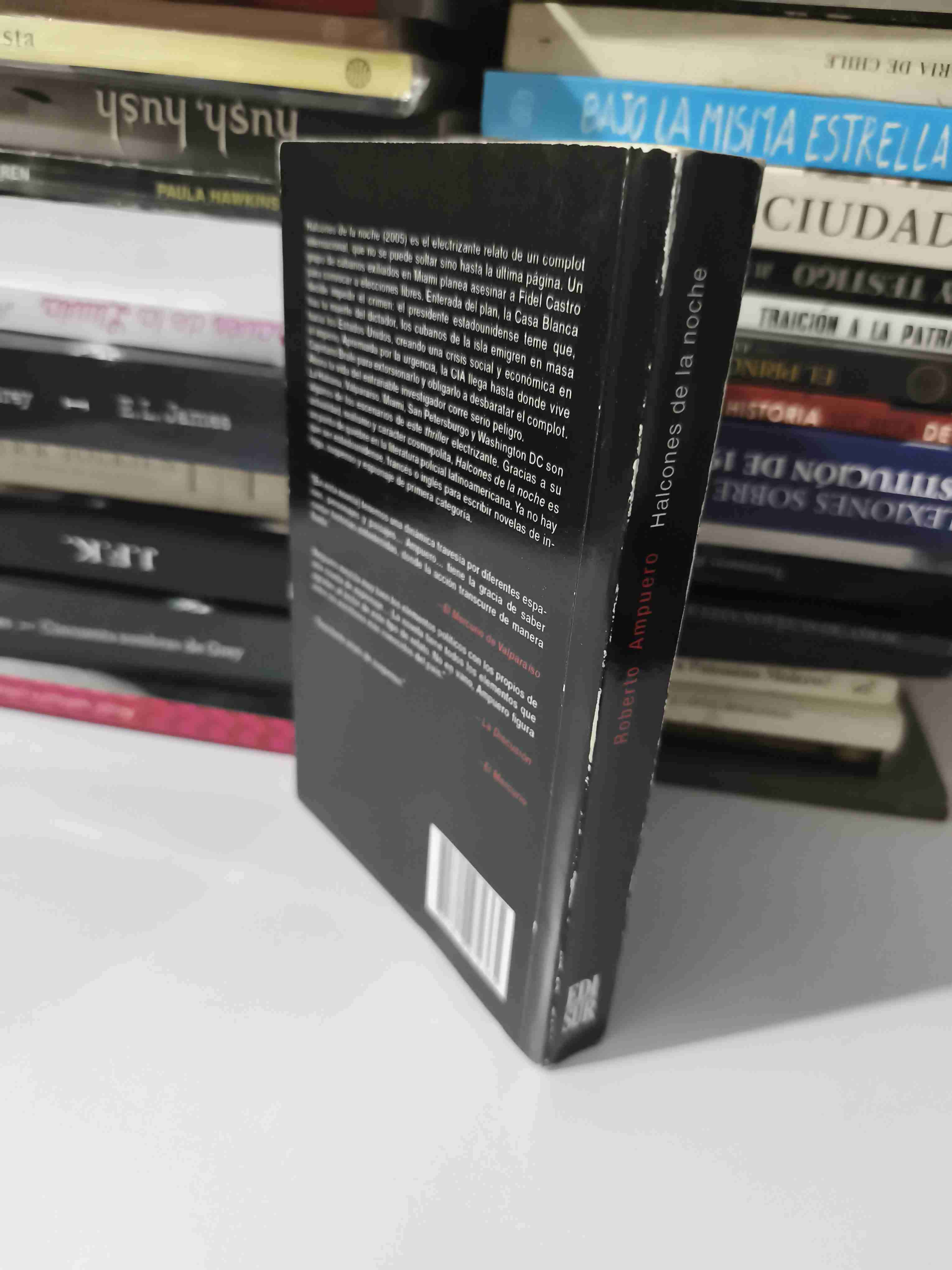 Libro 'Halcones de la Noche' Roberto Ampuero - 3