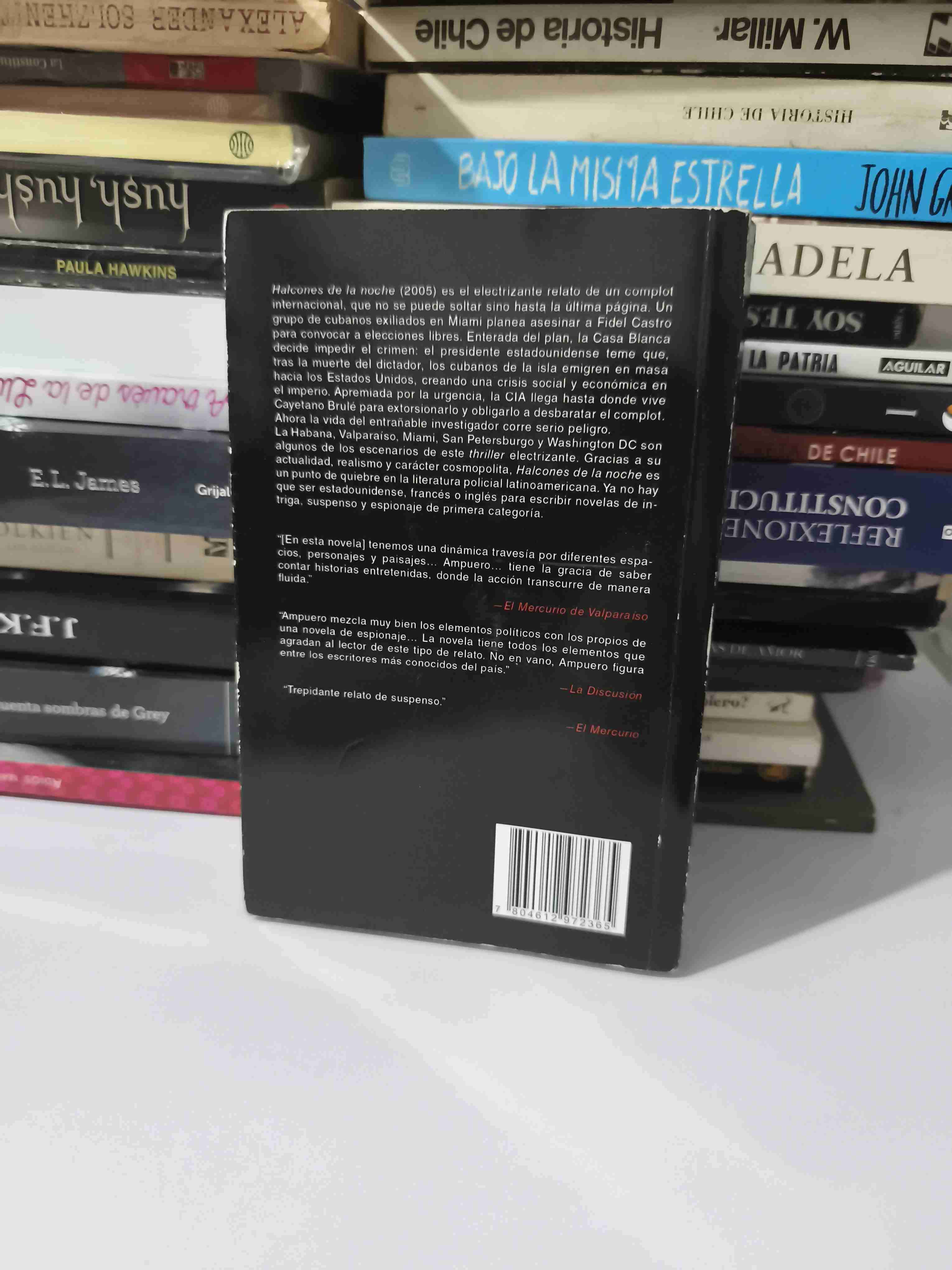 Libro 'Halcones de la Noche' Roberto Ampuero - 4