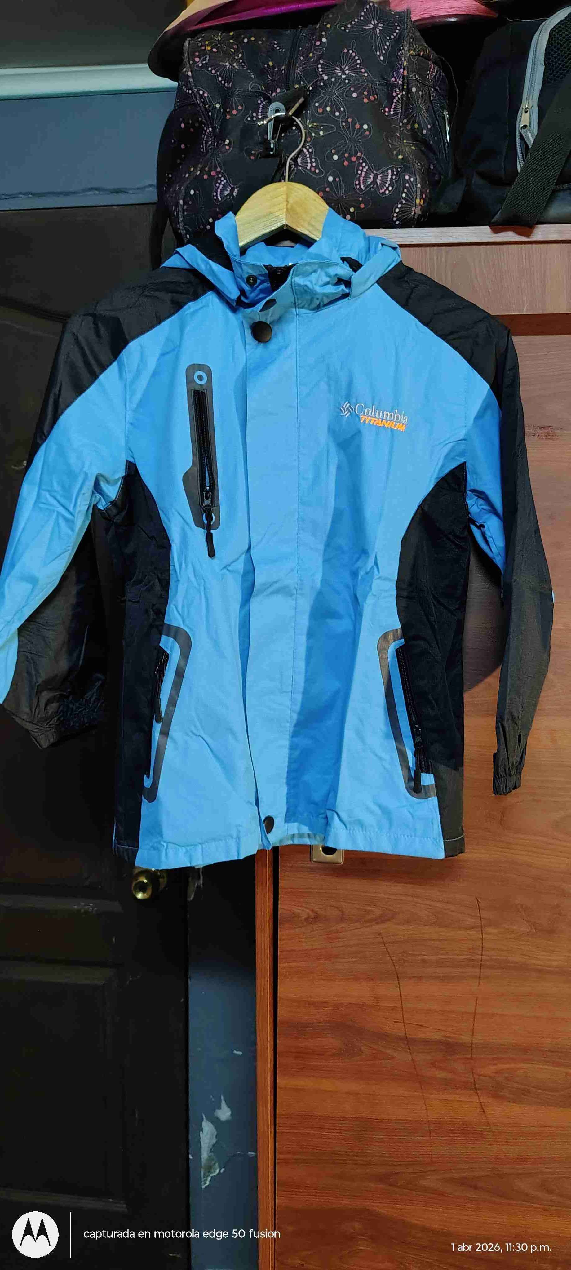 Chaqueta impermeable negra - miniatura 3