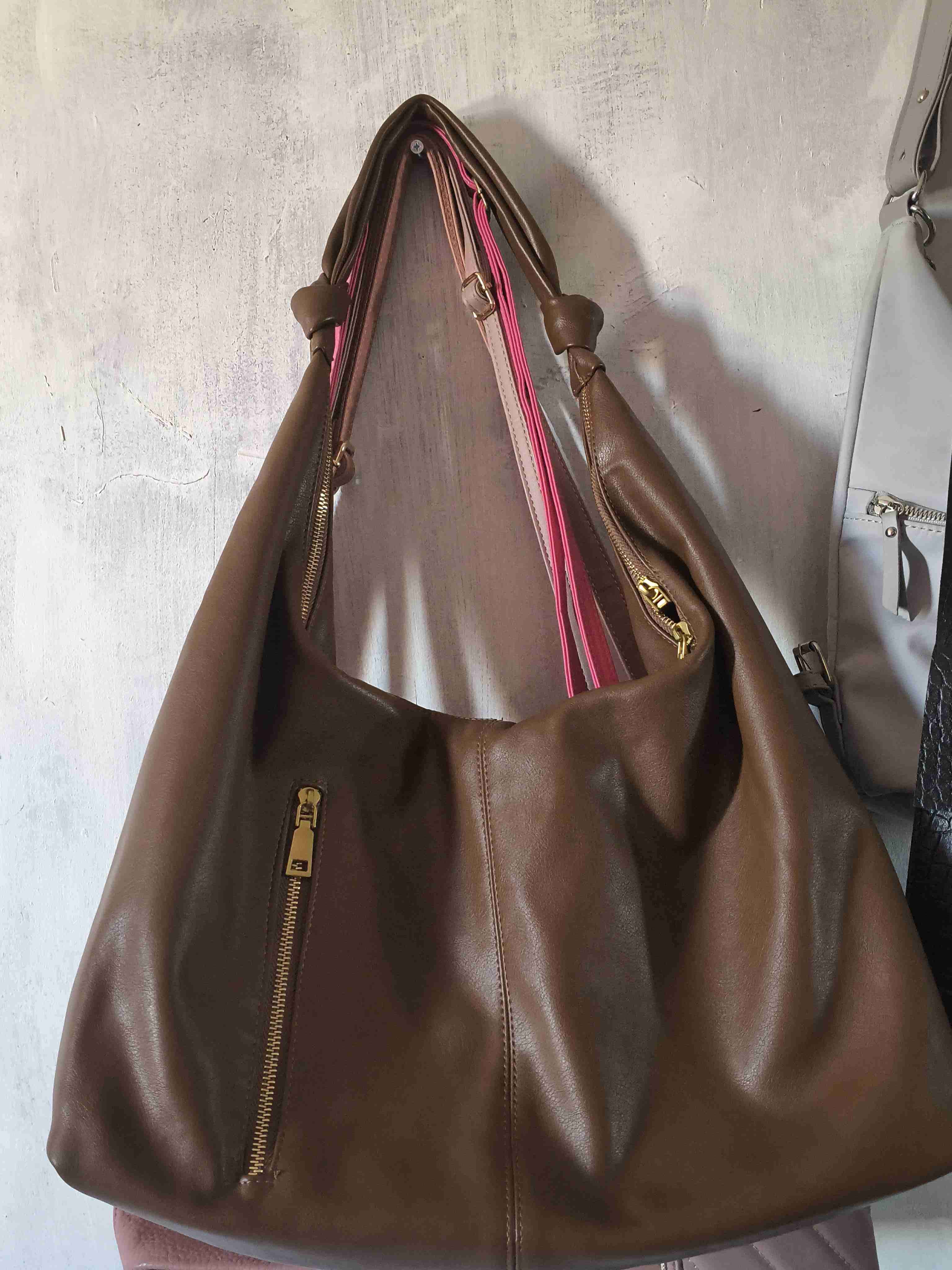 Bolso marrón con cierres