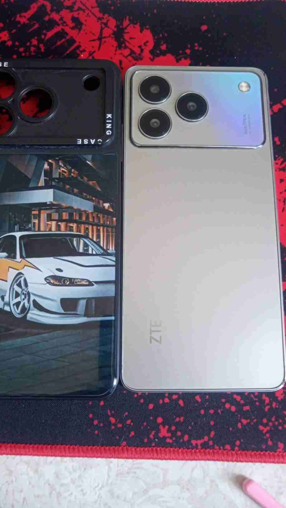 Celular Android con funda - miniatura 2