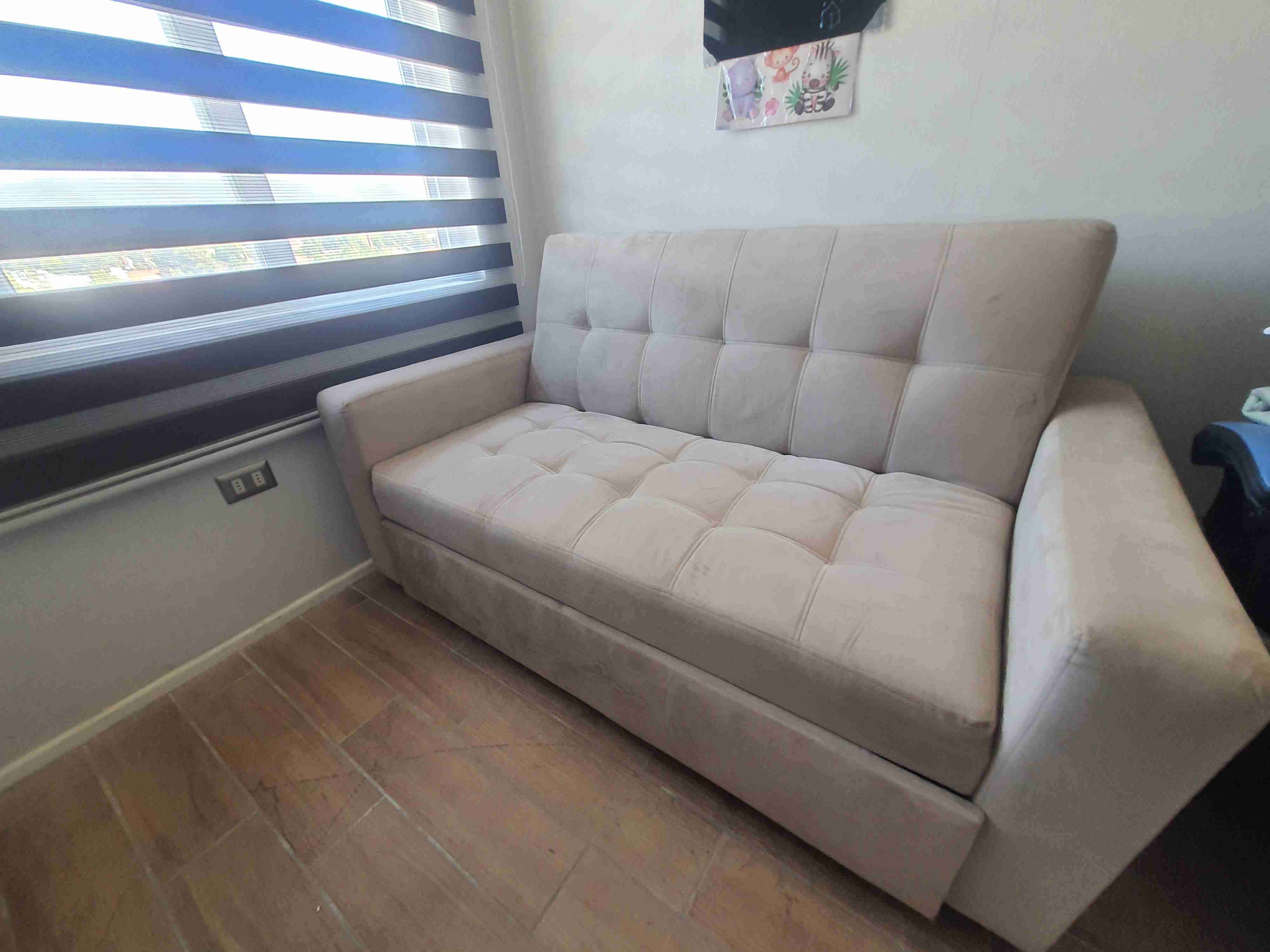 Sofá cama beige cómodo - miniatura 5