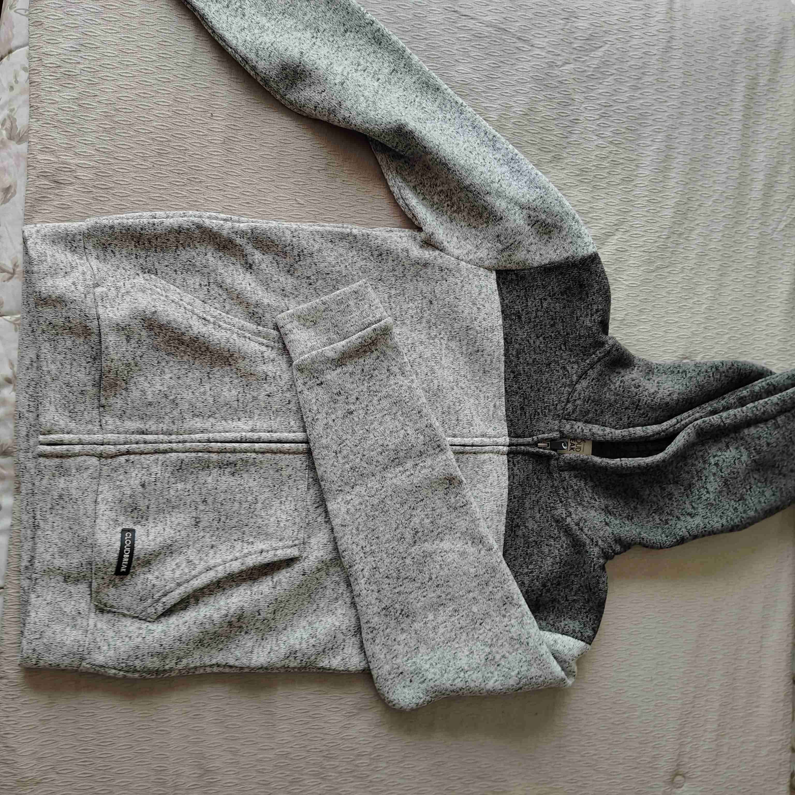 Polerón gris con capucha - 1