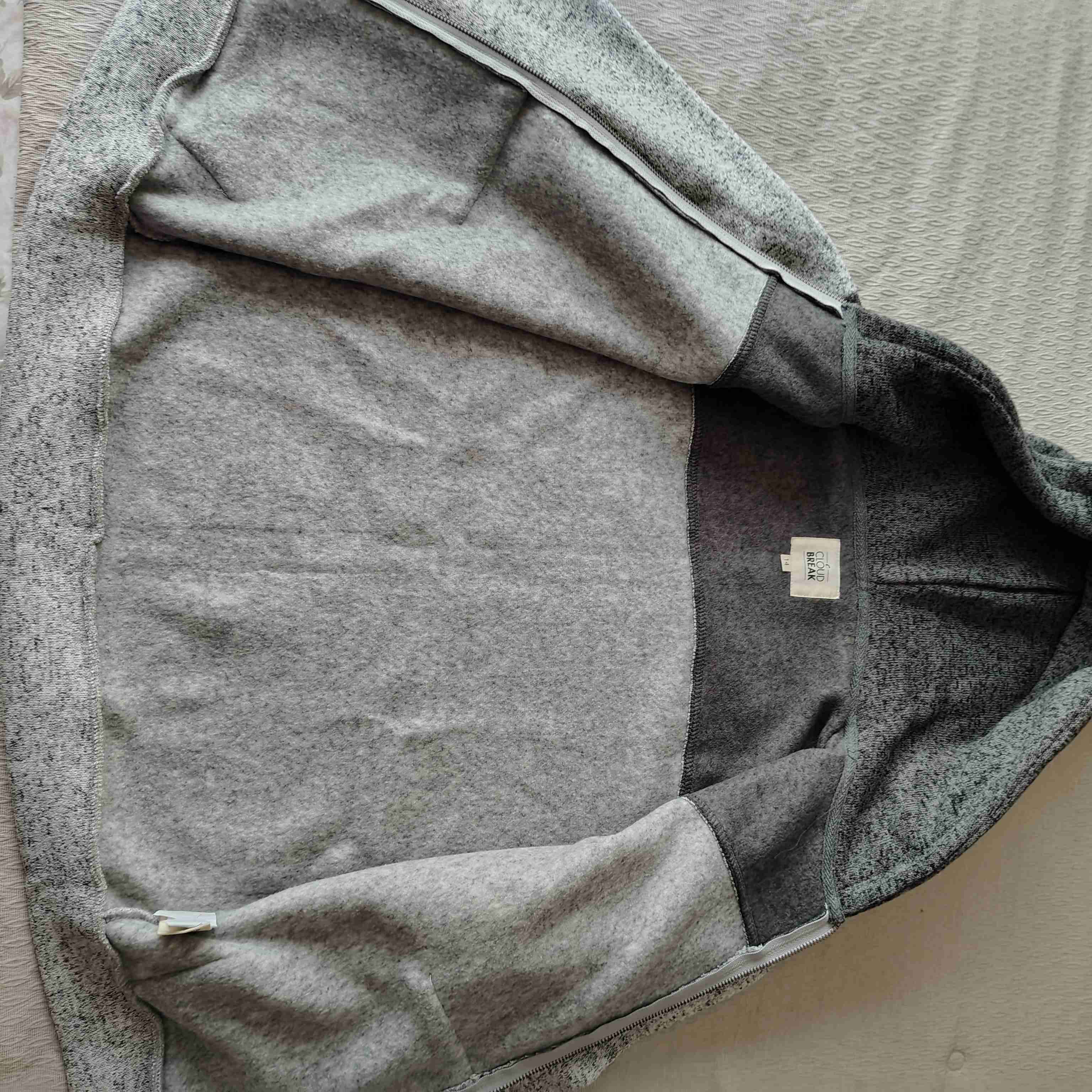 Polerón gris con capucha - 2