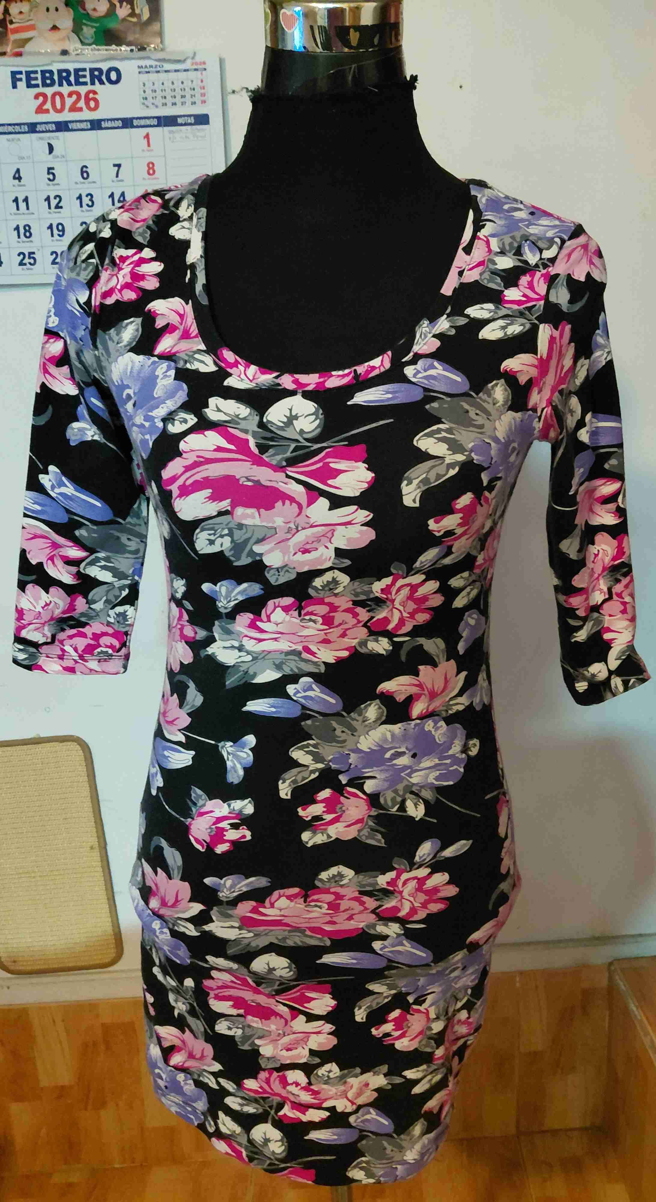 Vestido floral negro multicolor - miniatura 1