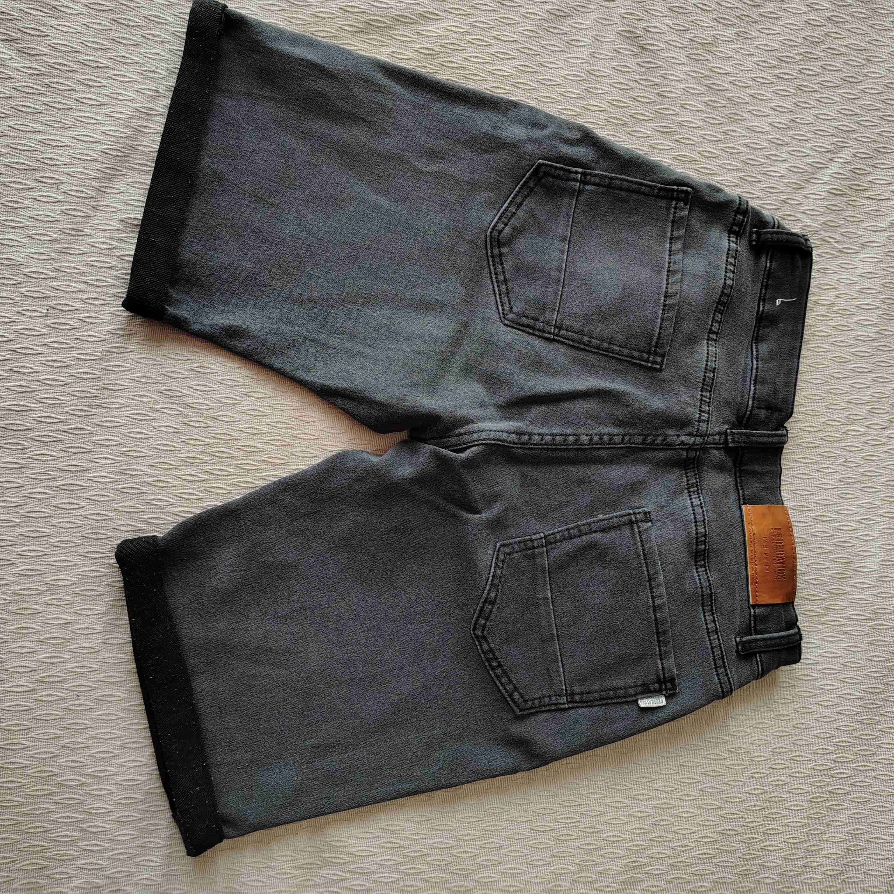 Bermudas negras estilo casual - miniatura 3
