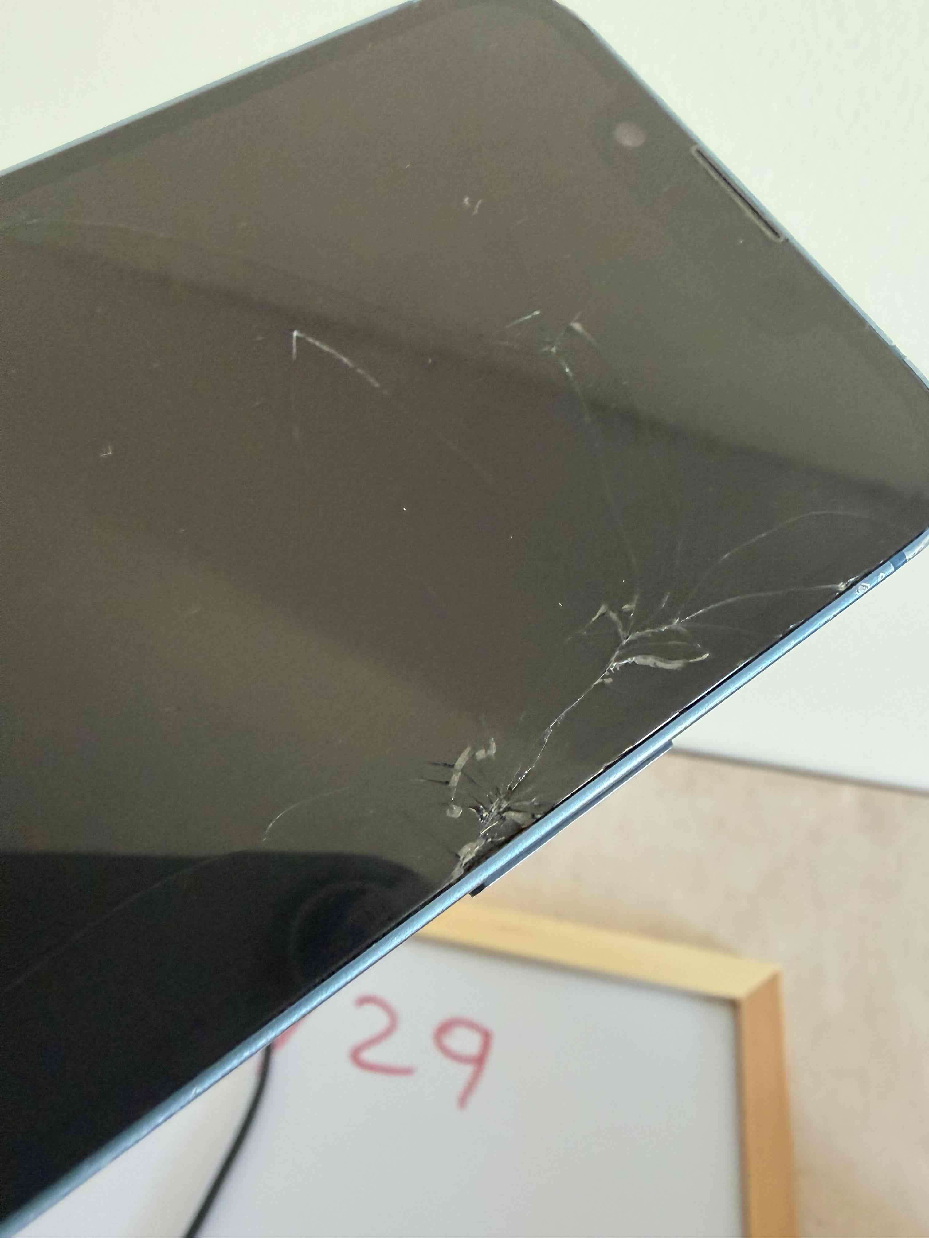 iPhone con pantalla trizada 100% funcional. - miniatura 3