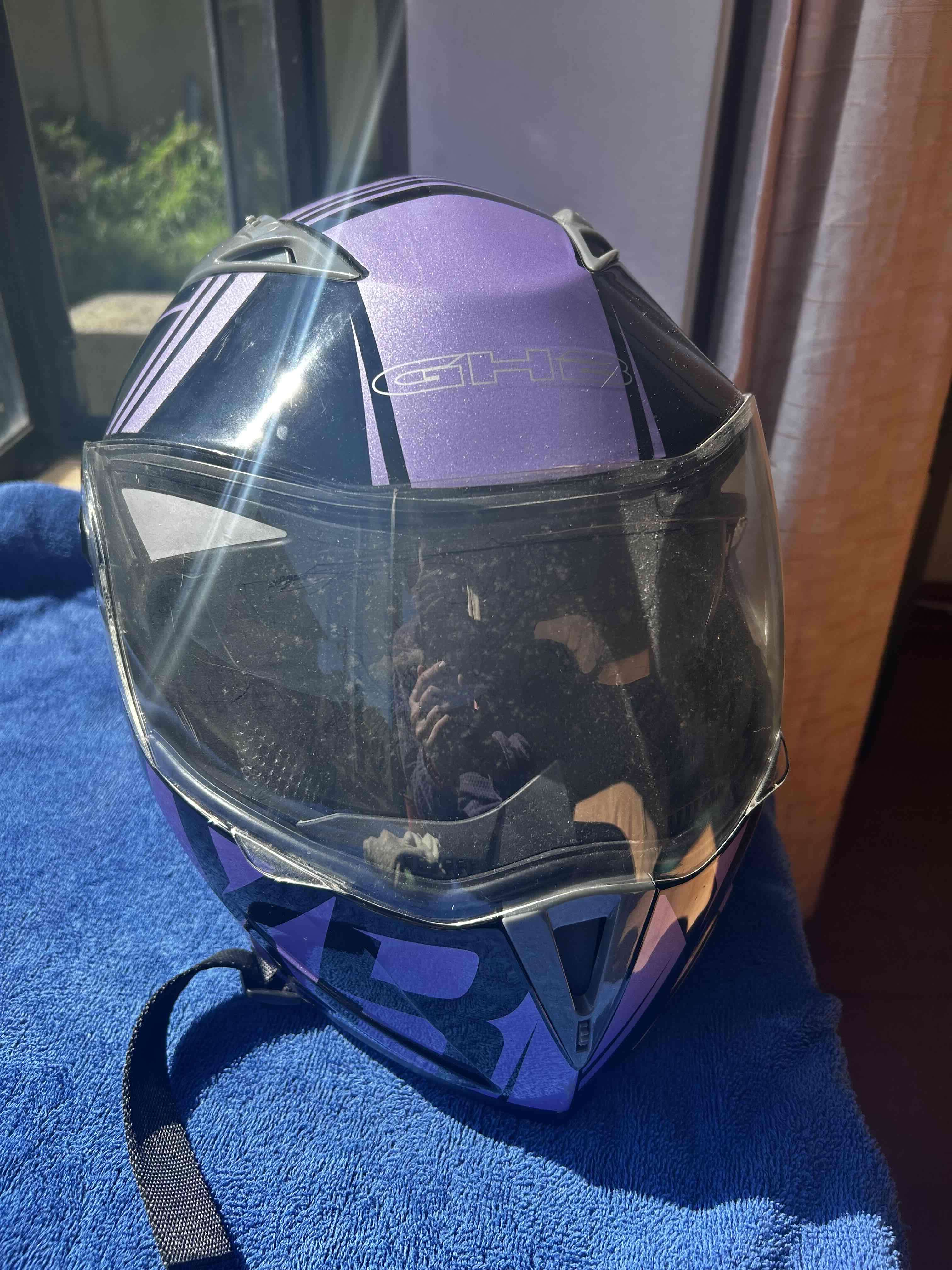 Casco integral morado para moto - 1