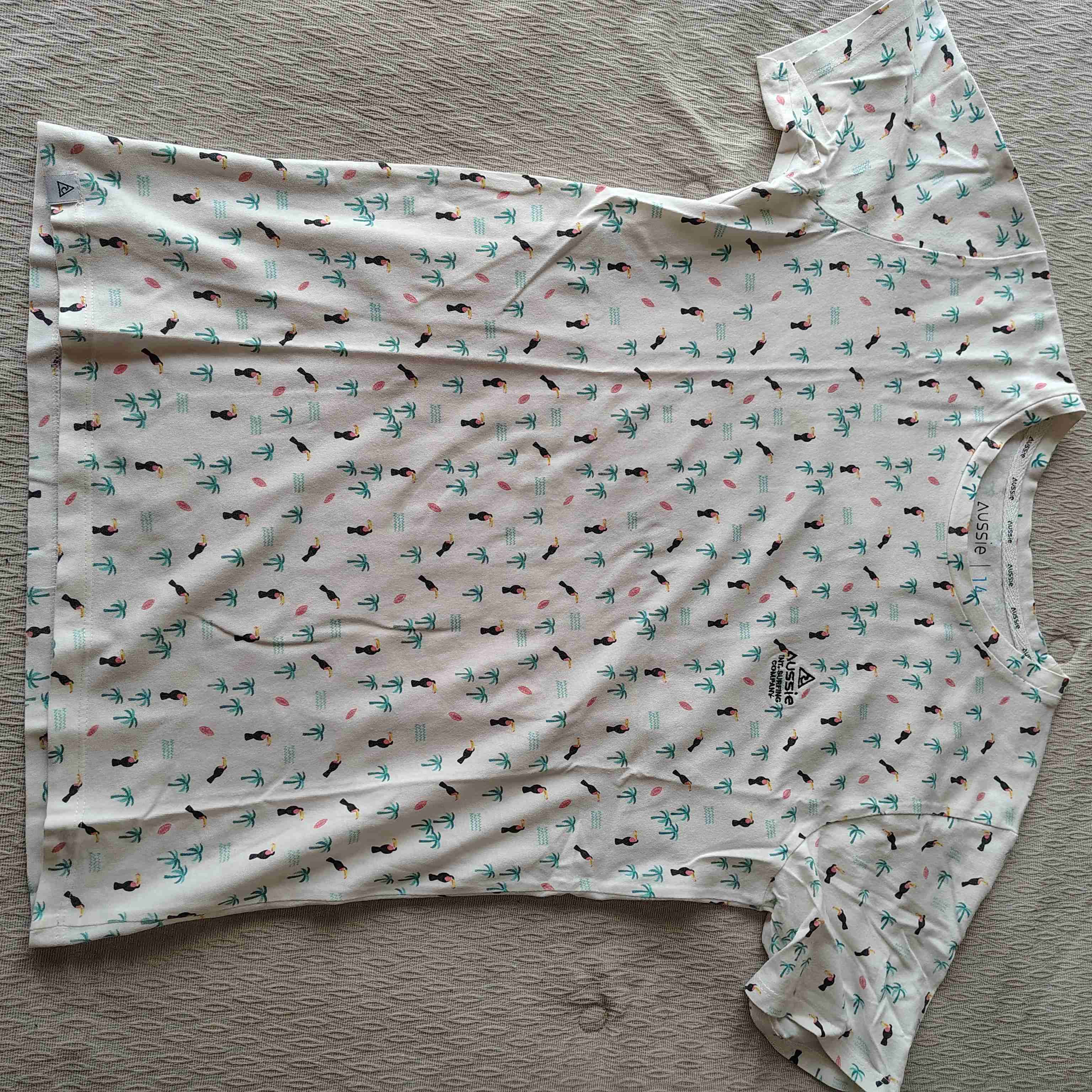 Polera estampado palmeras y surfistas - miniatura 1