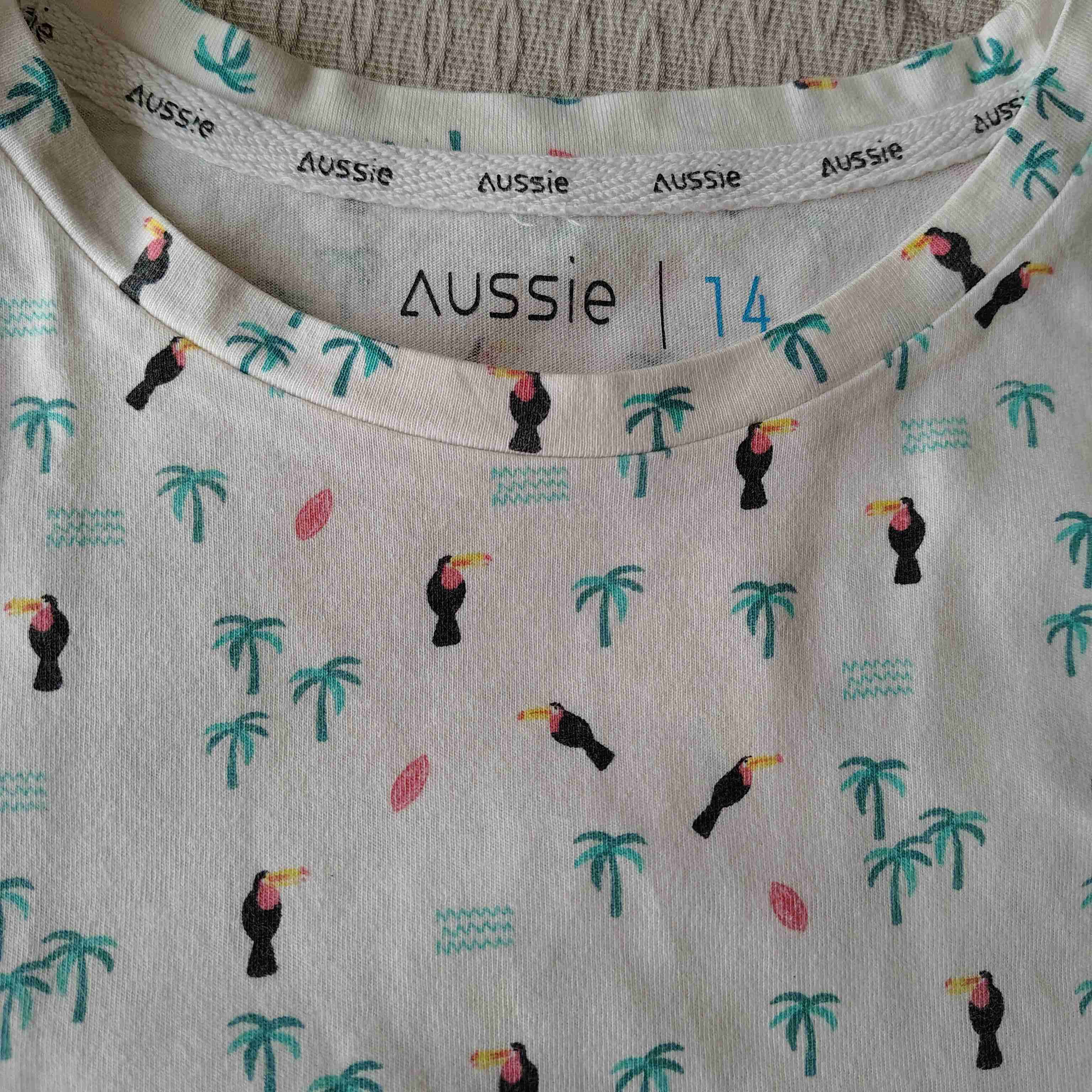 Polera estampado palmeras y surfistas - miniatura 2