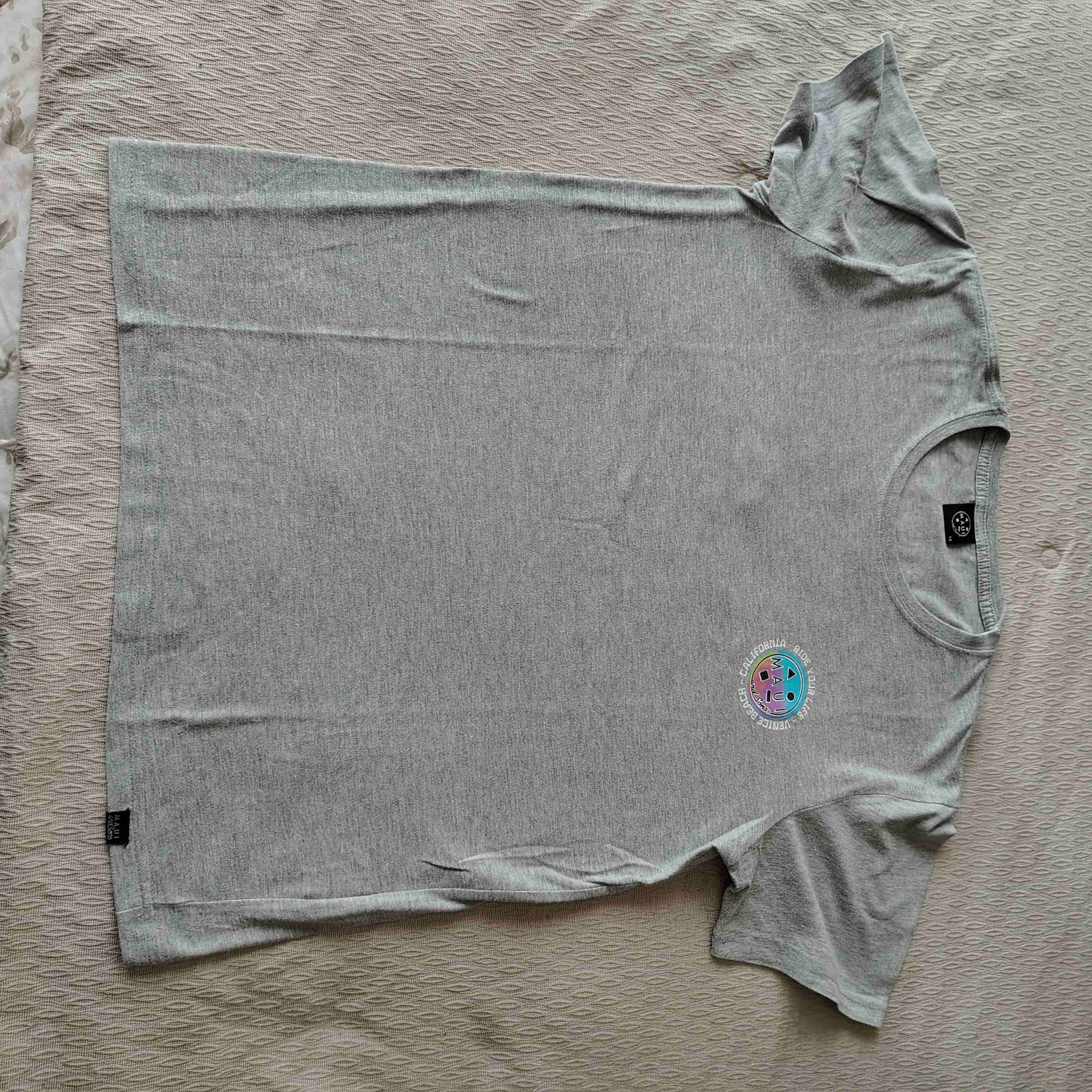 Polera gris con estampado pequeño - miniatura 1