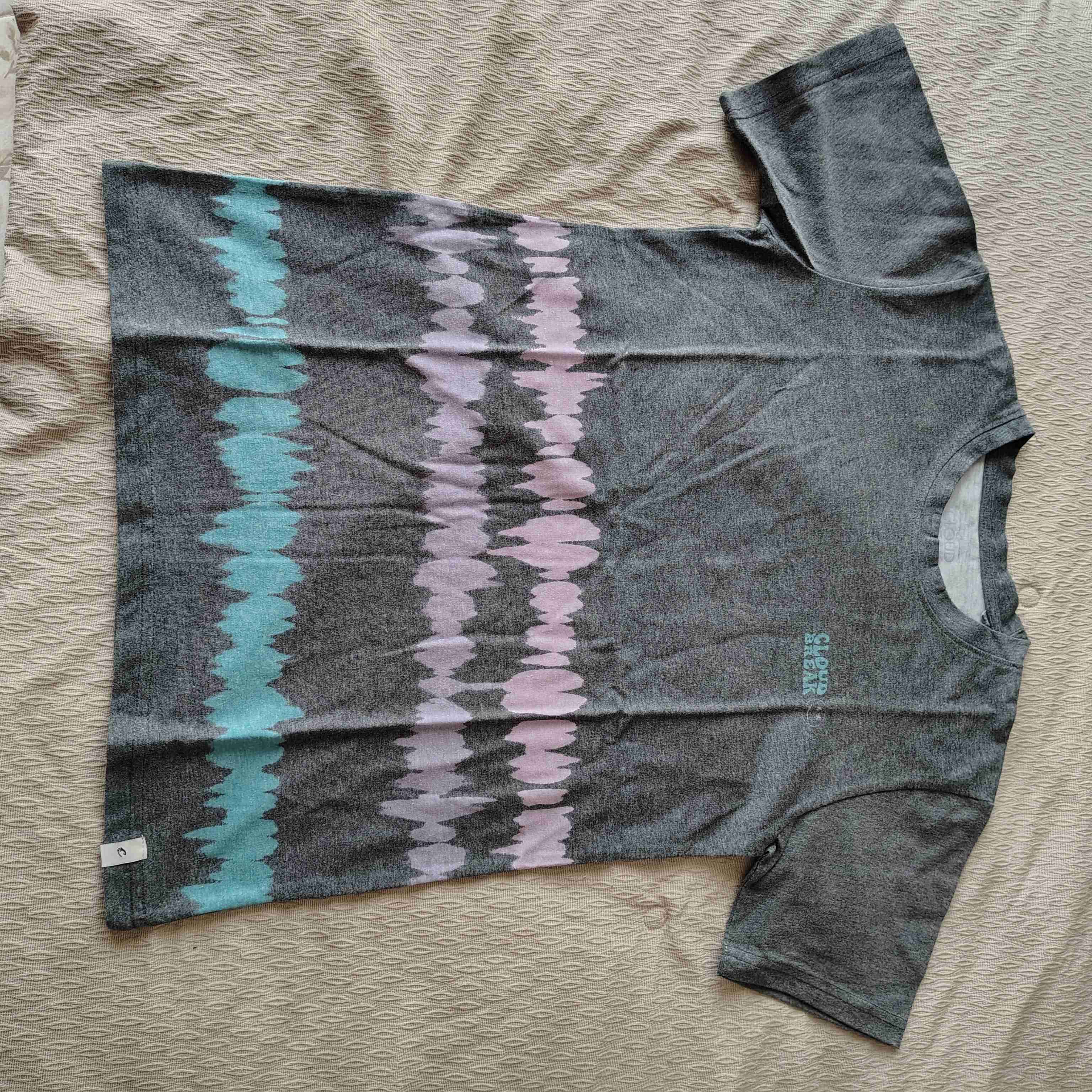 Polera gris estampada - 1