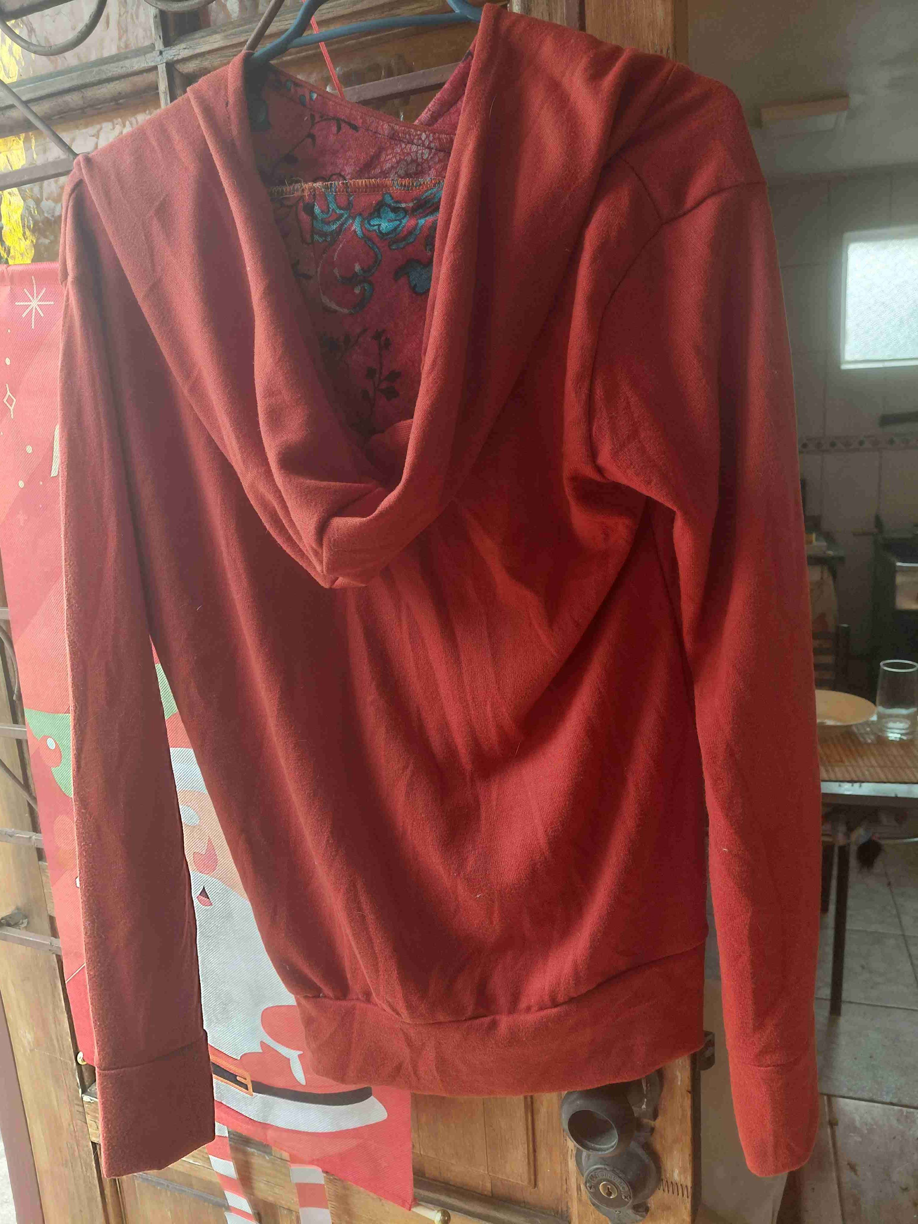 Polerón anaranjado con capucha - 2