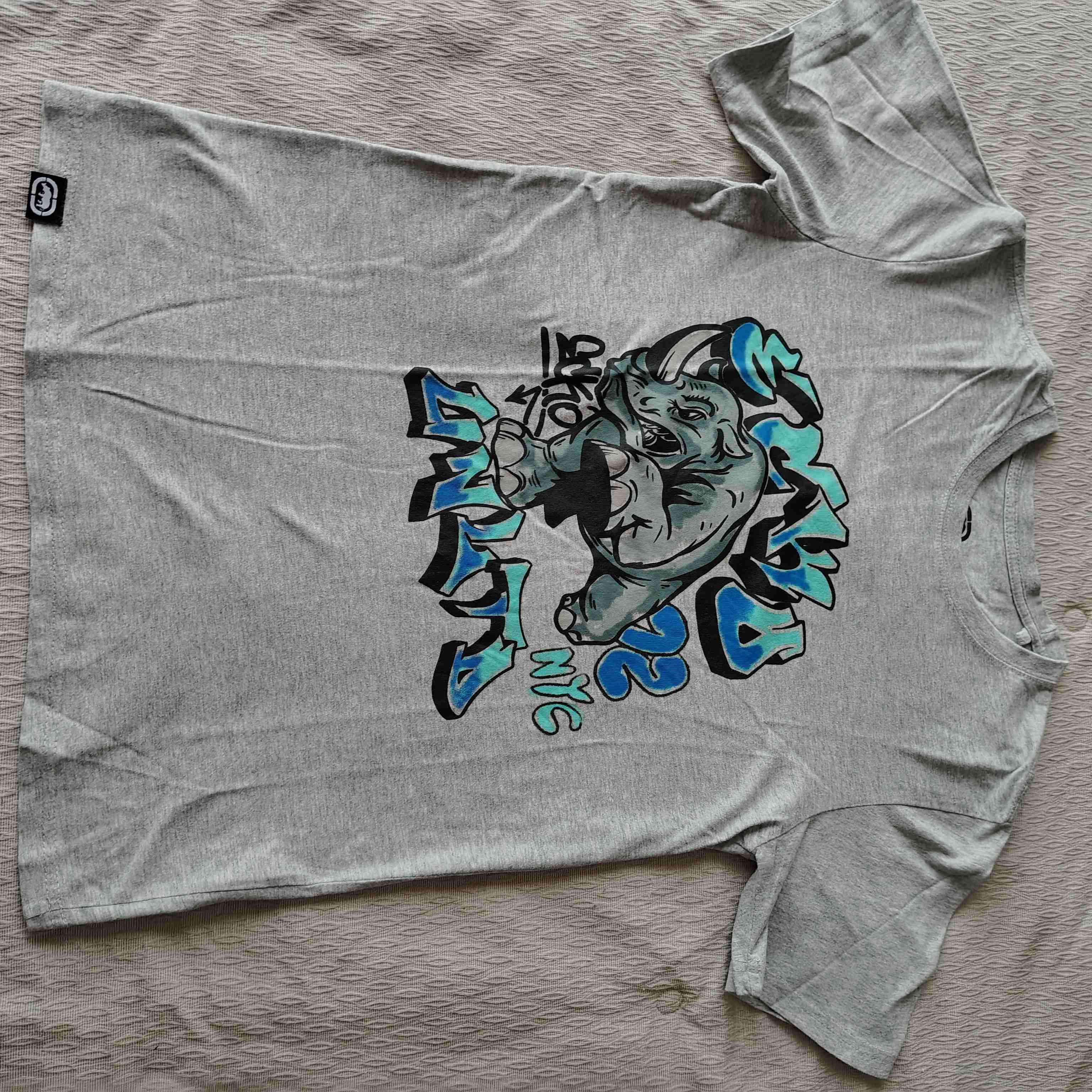 Polera gris estampado gráfico - 1