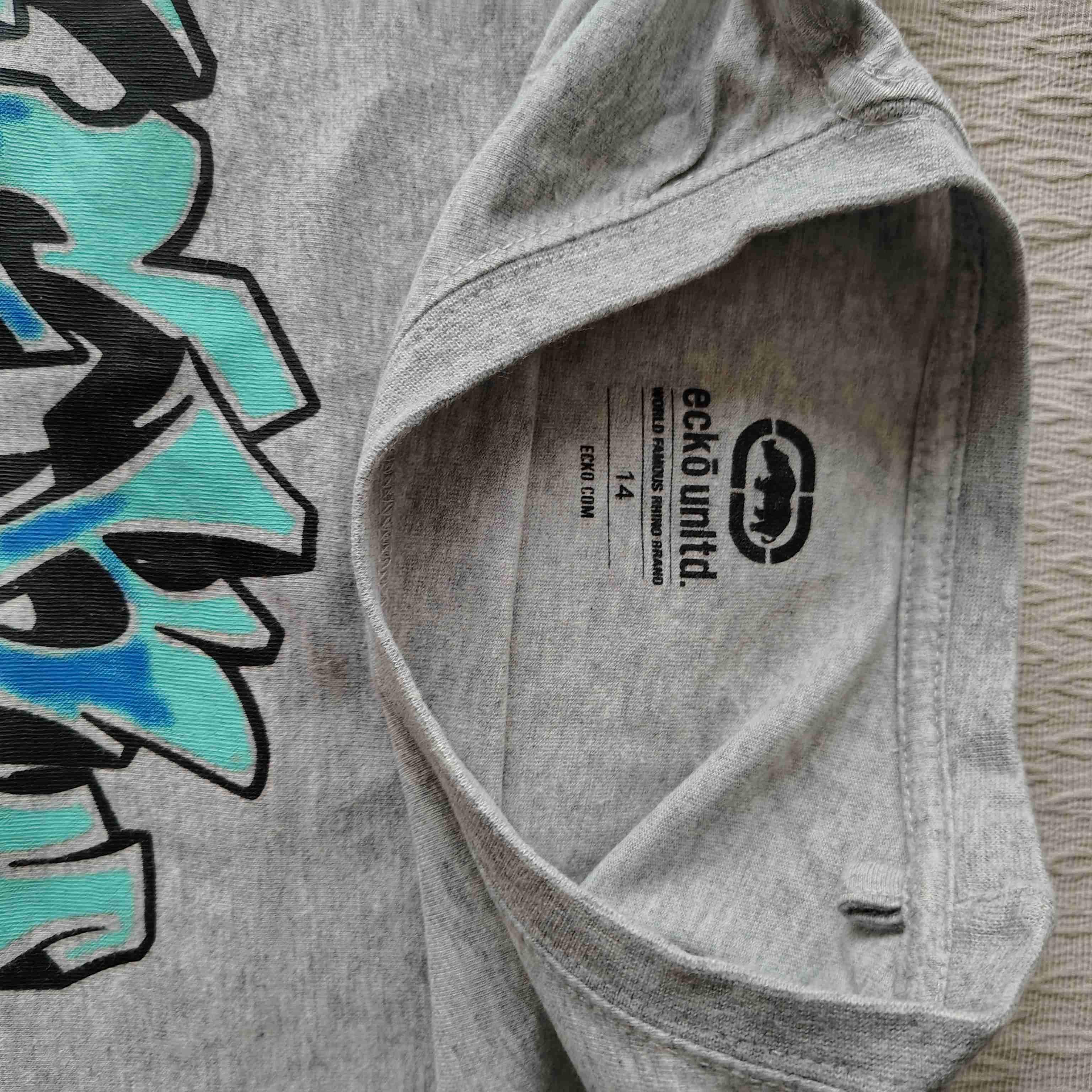 Polera gris estampado gráfico - 2