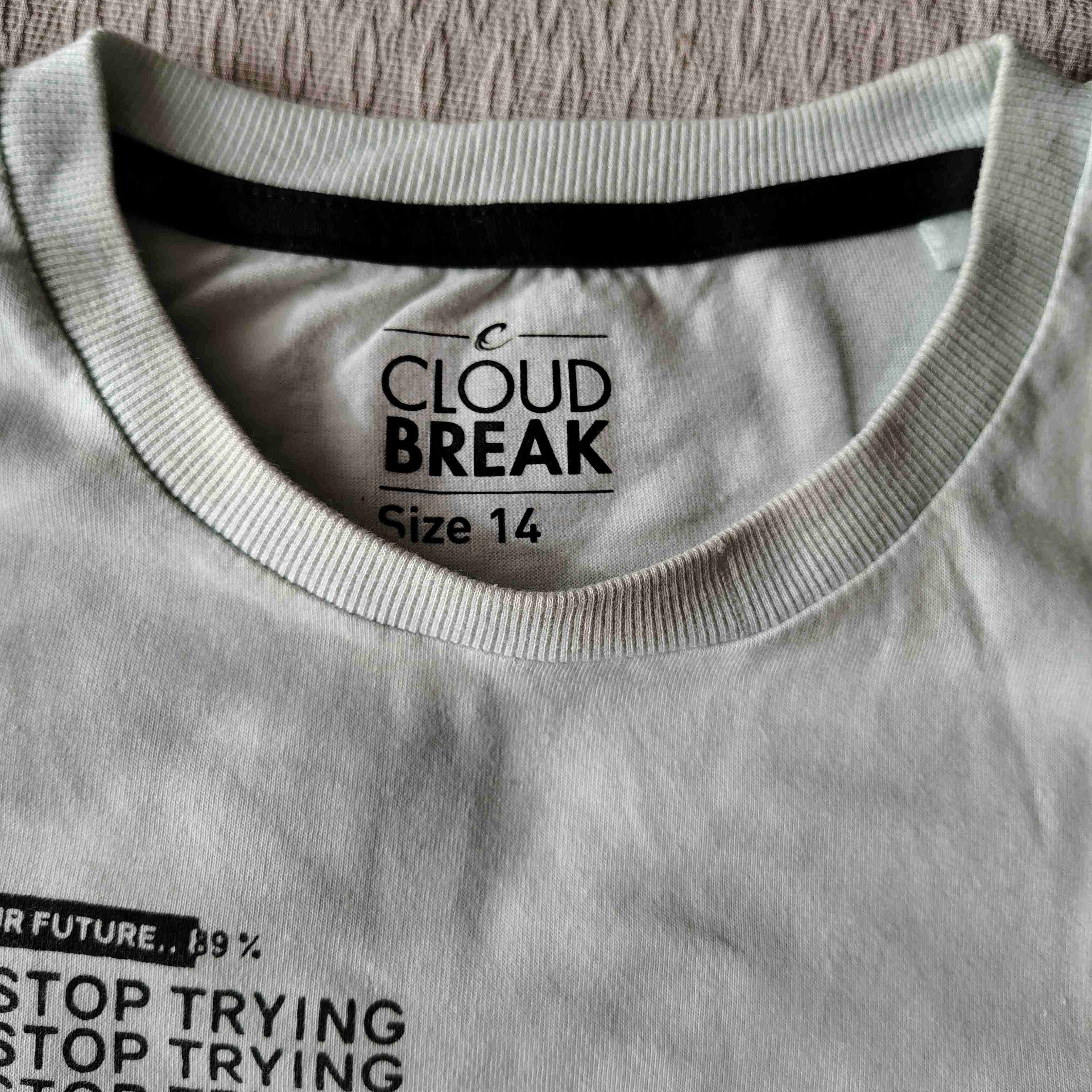 Polera verde con estampado 'Game Over' - 2