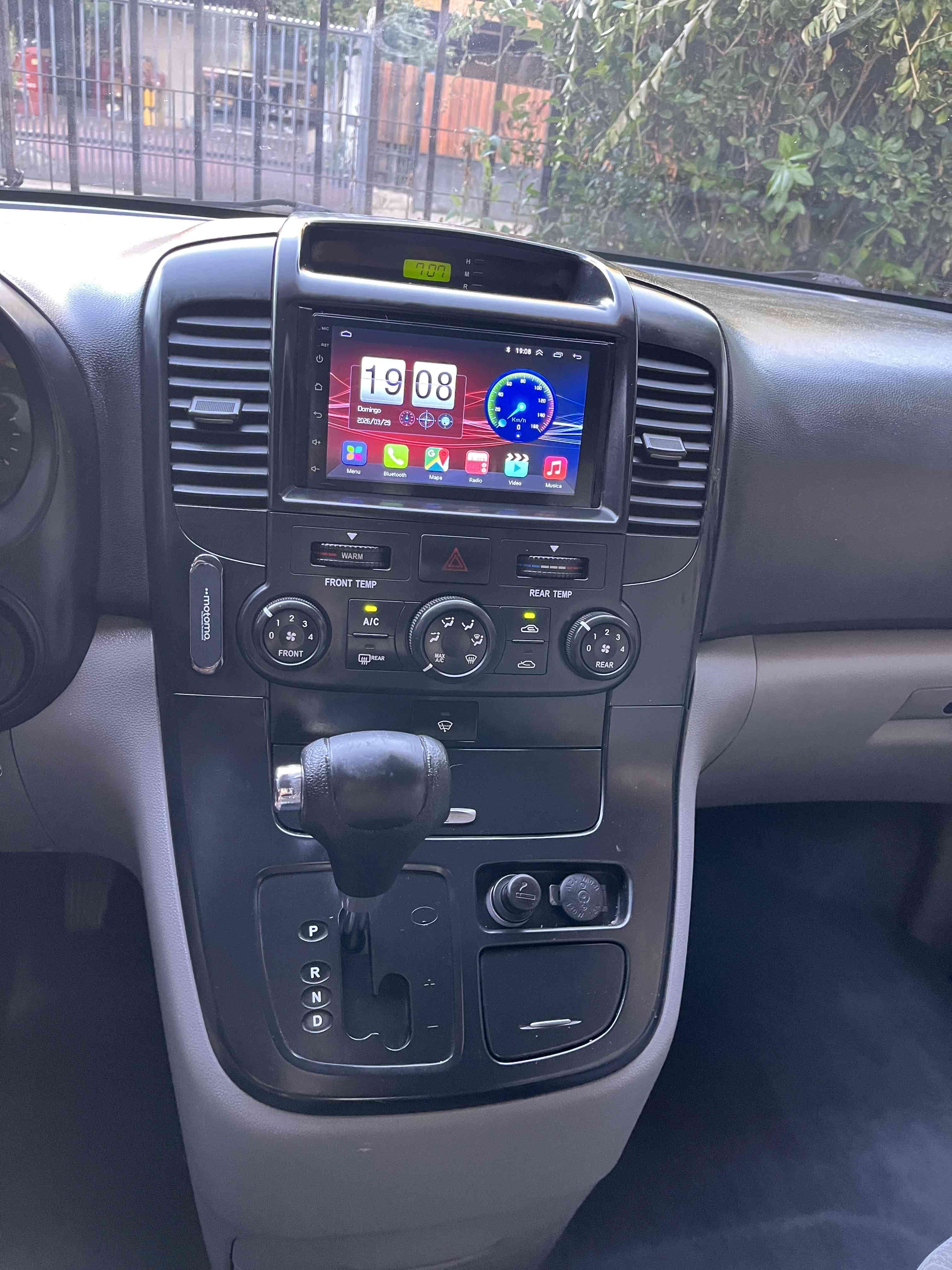 Minivan Kia Carnival 2.7 AT bencinera 2011 - 3