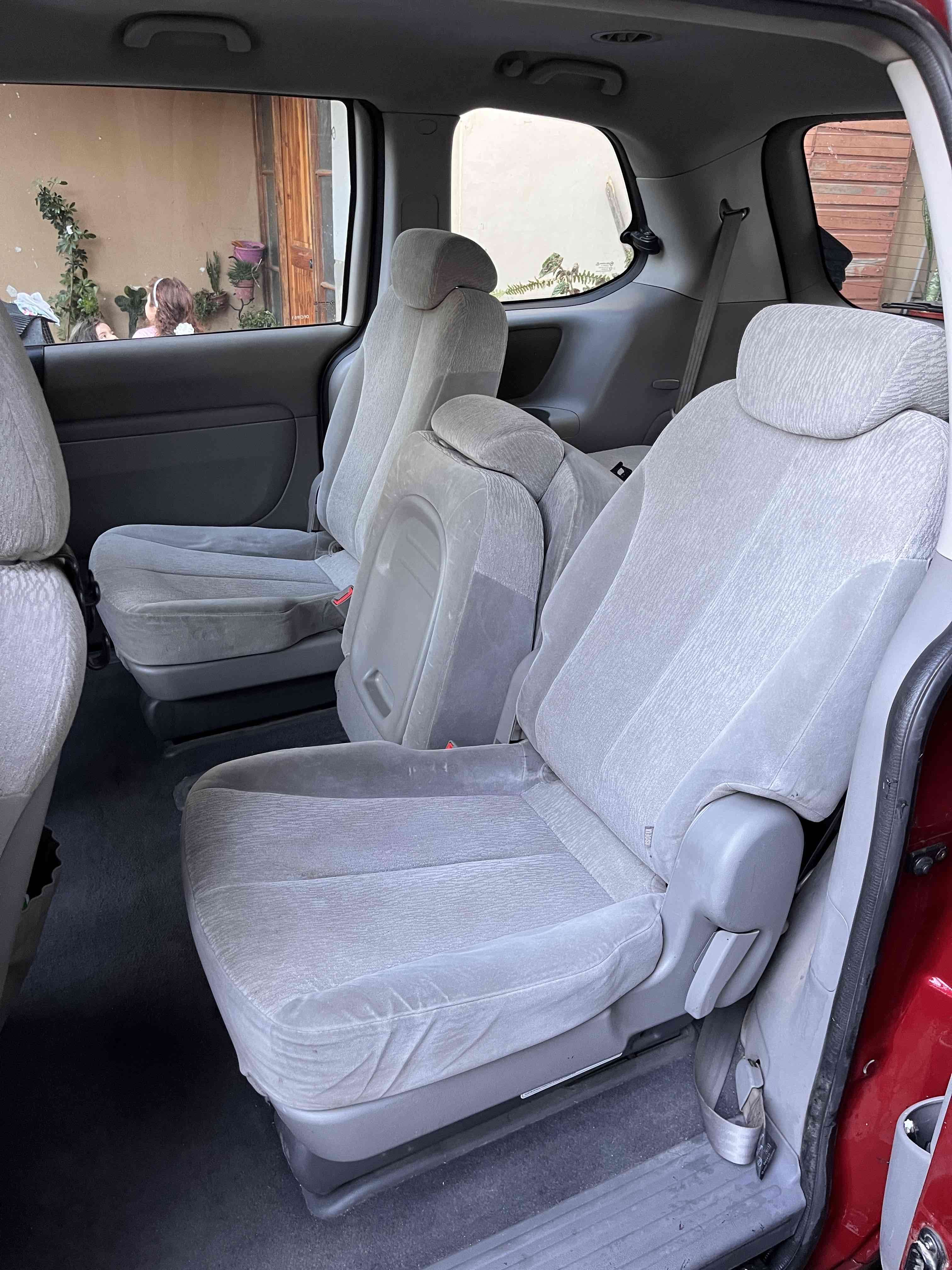 Minivan Kia Carnival 2.7 AT bencinera 2011 - 5