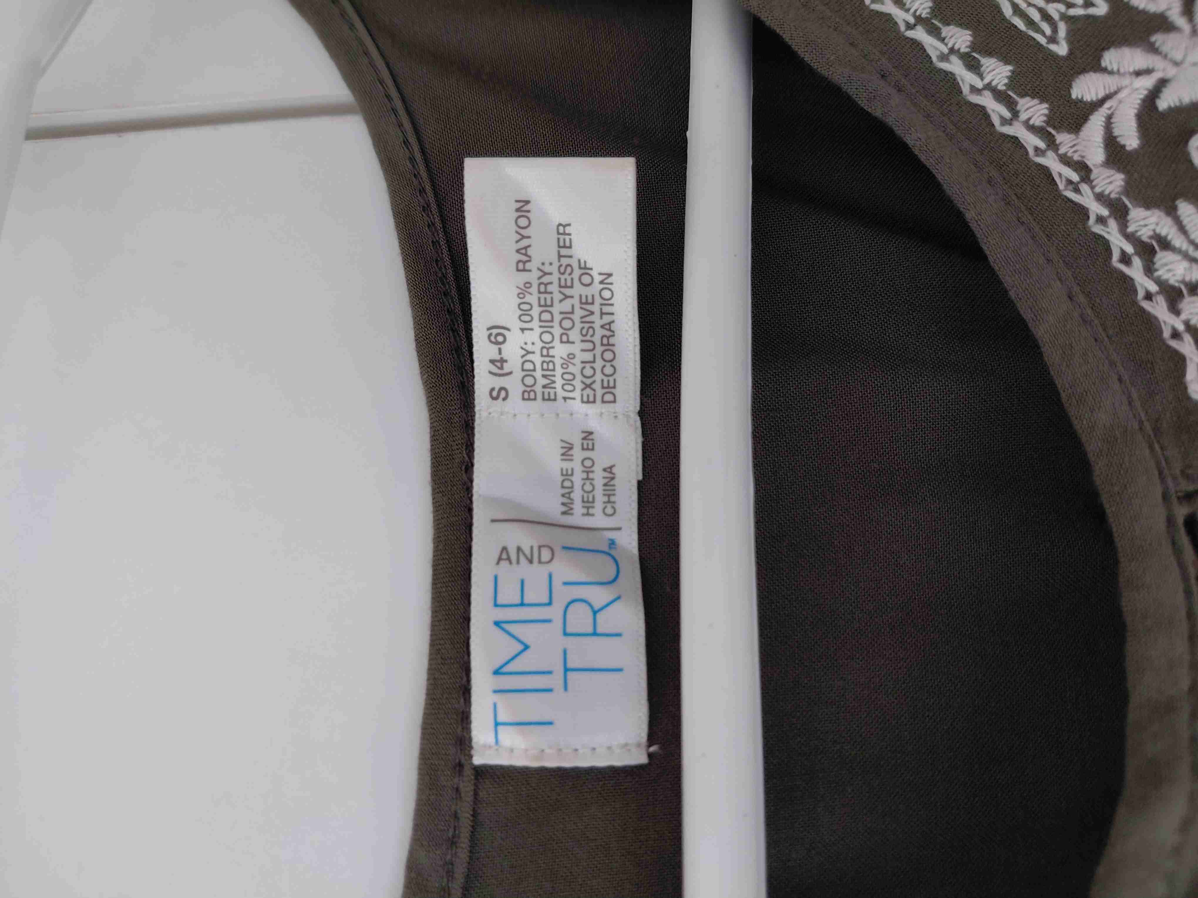 Blusa estilo bohemio, verde oliva con bordado - 3