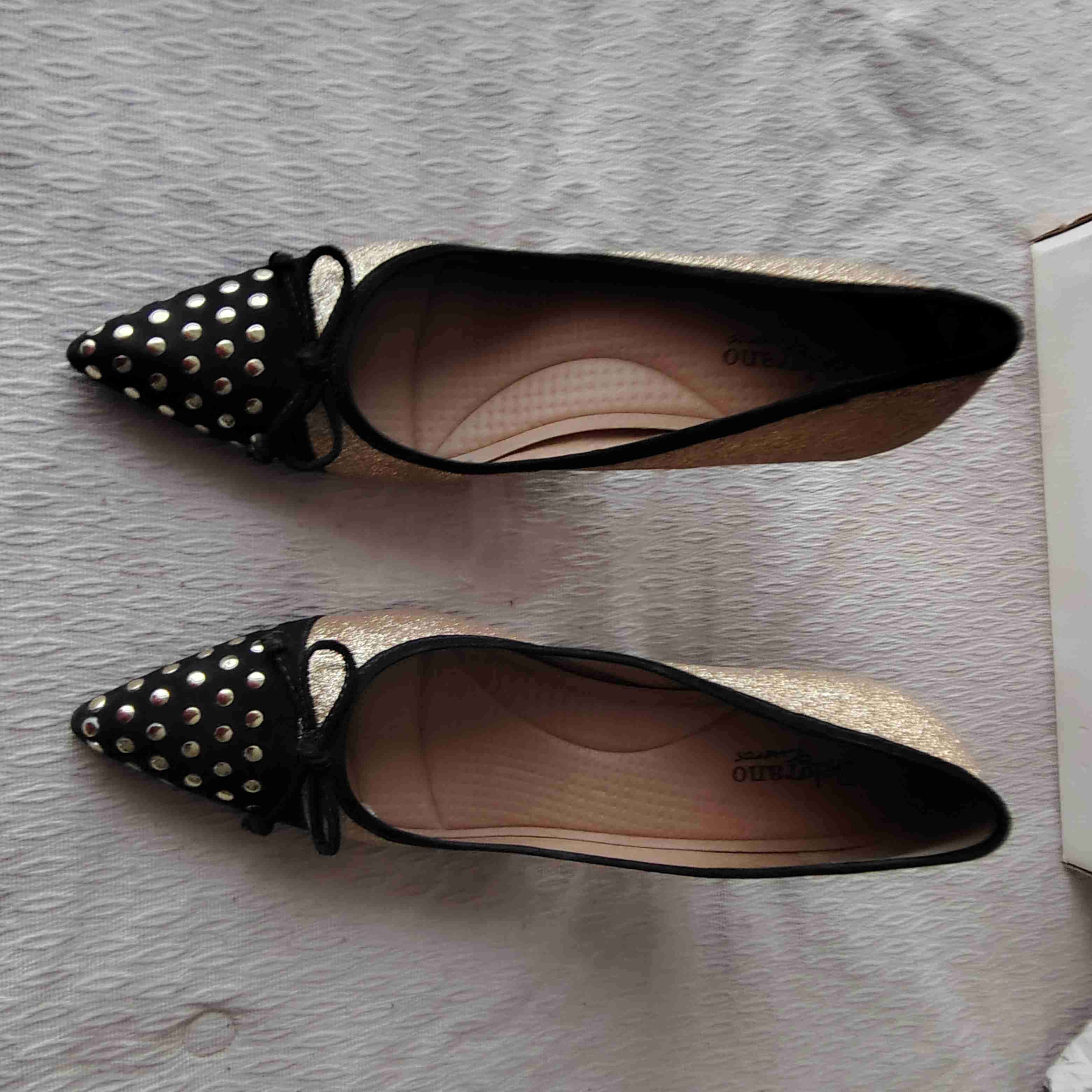 Tacones con brillos dorados - 2