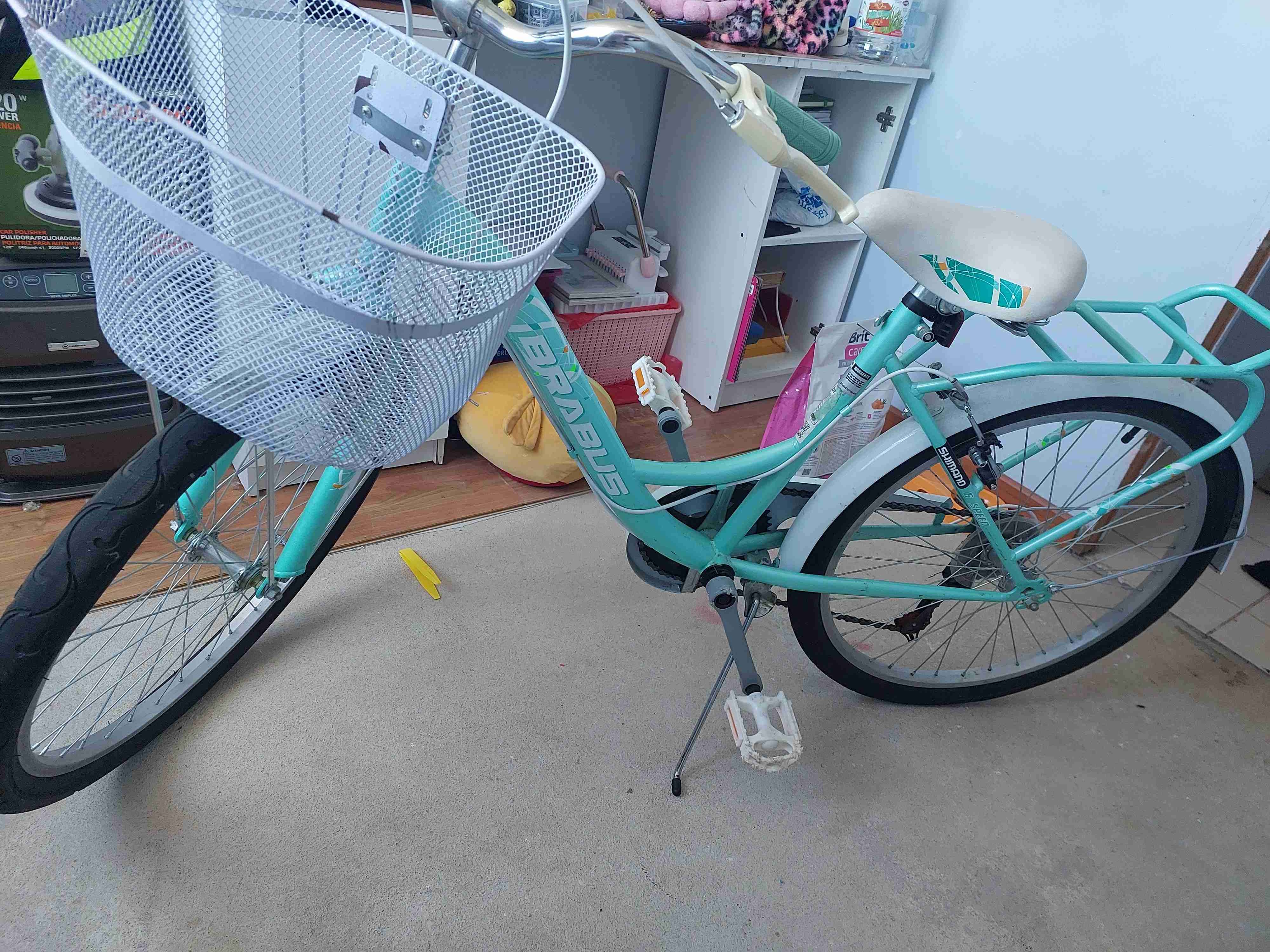 Bicicleta urbana celeste con canasto - 1